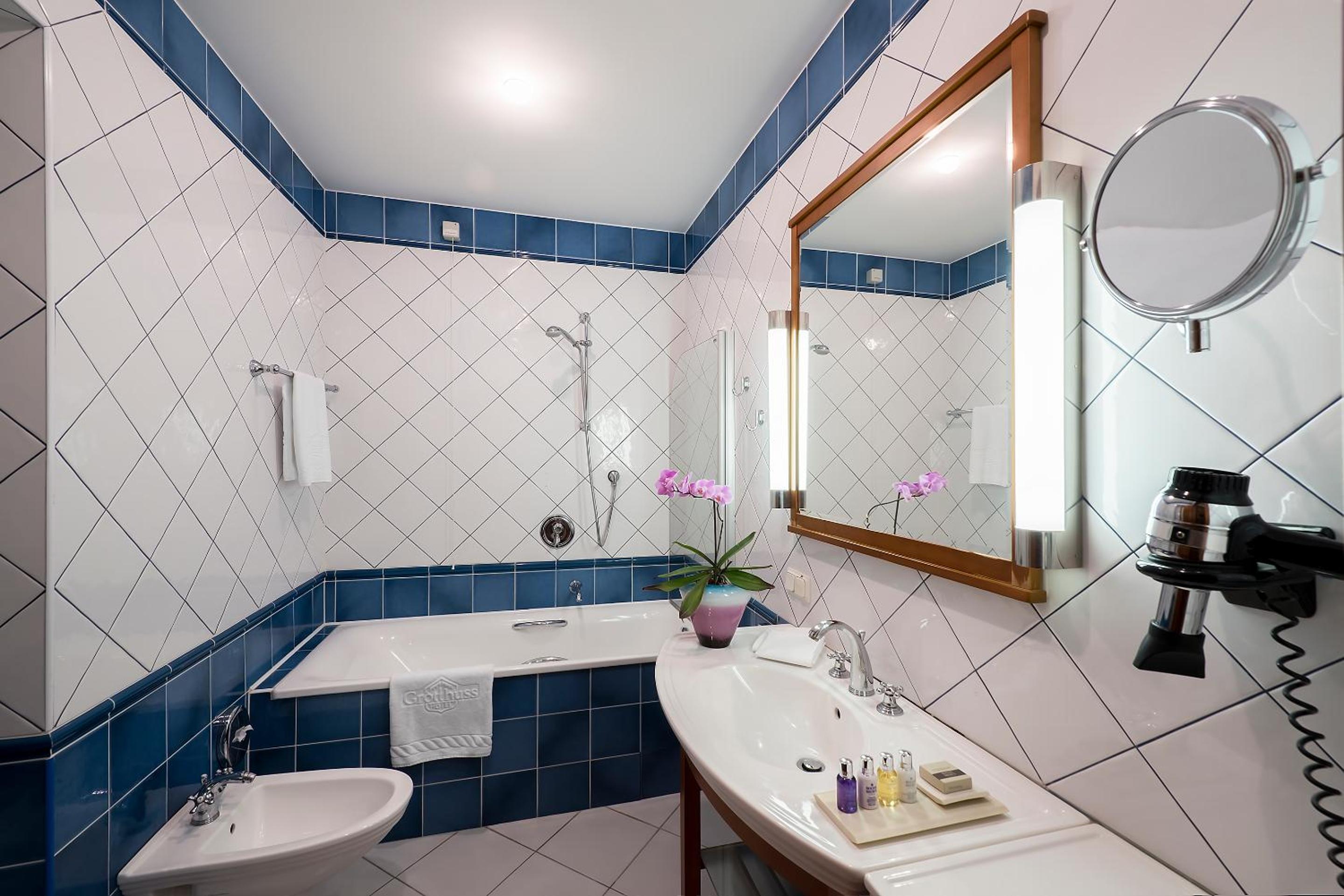 Business Double or Twin Room - Photo 12