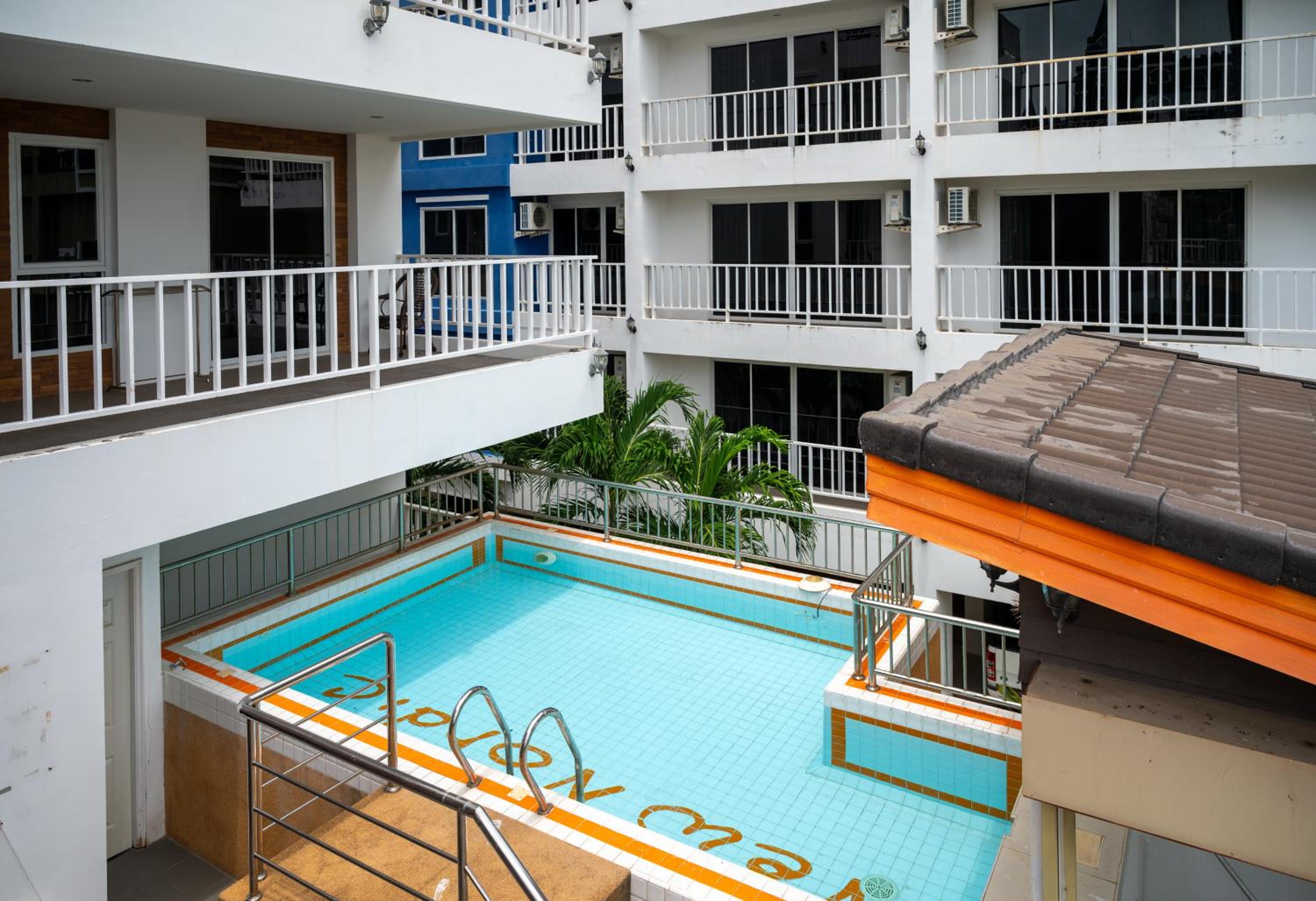 Studio with Balcony photo 2
