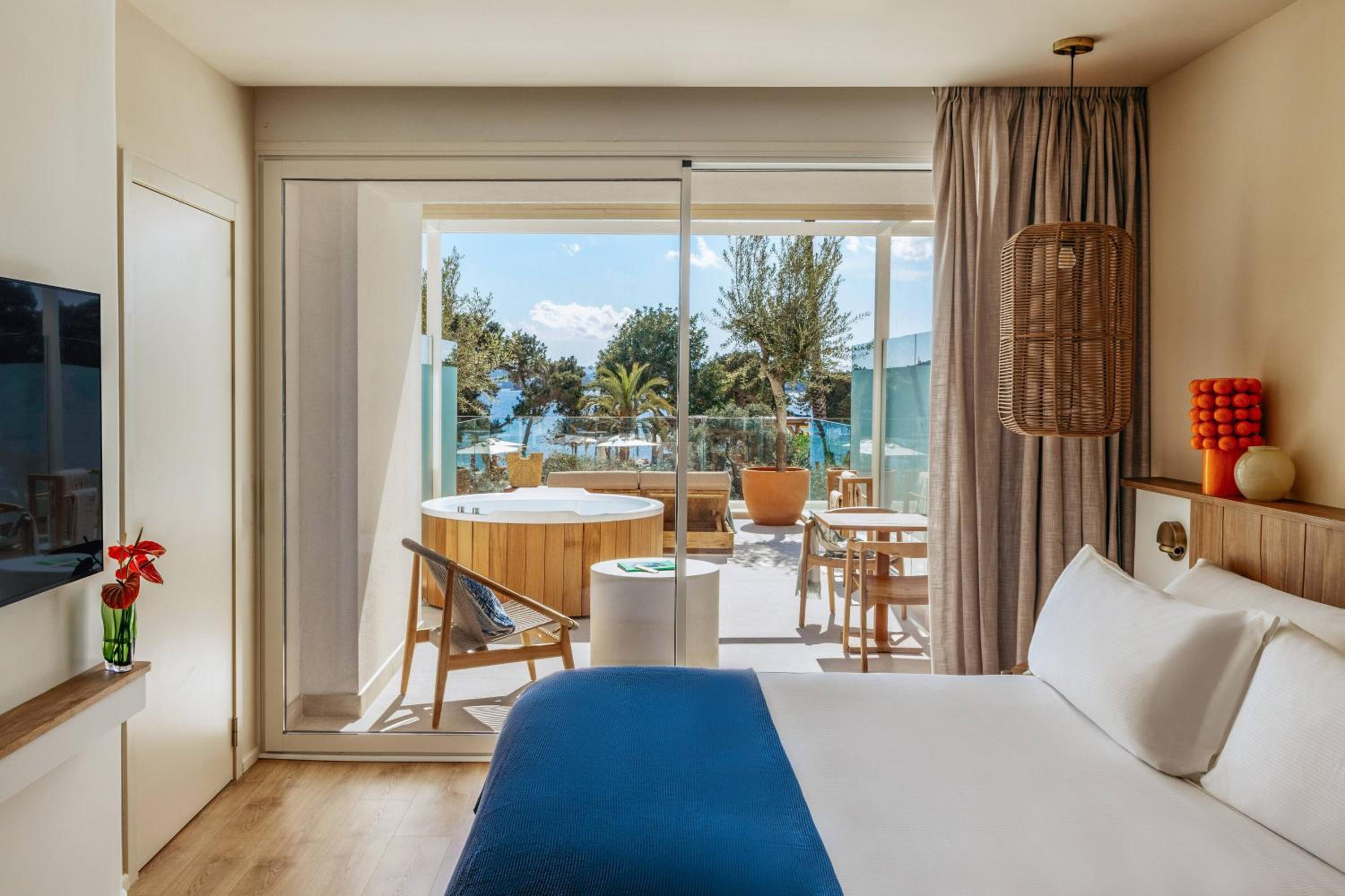 Beyond ME+ Junior Suite with Terracev Tub