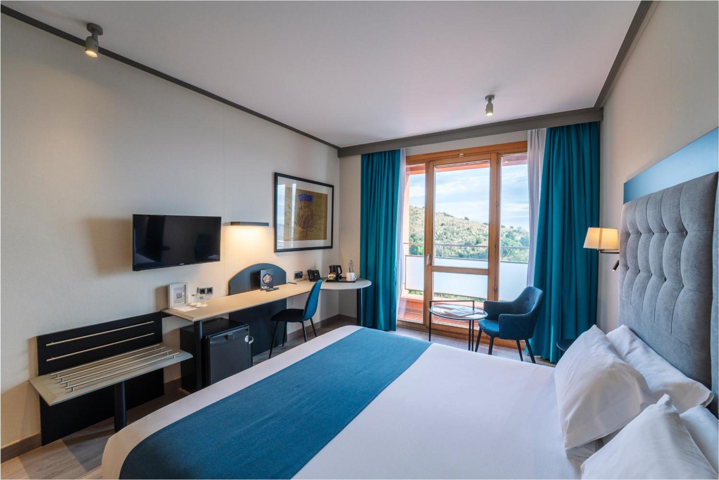 Standard Double or Twin Room with Balcony photo 2