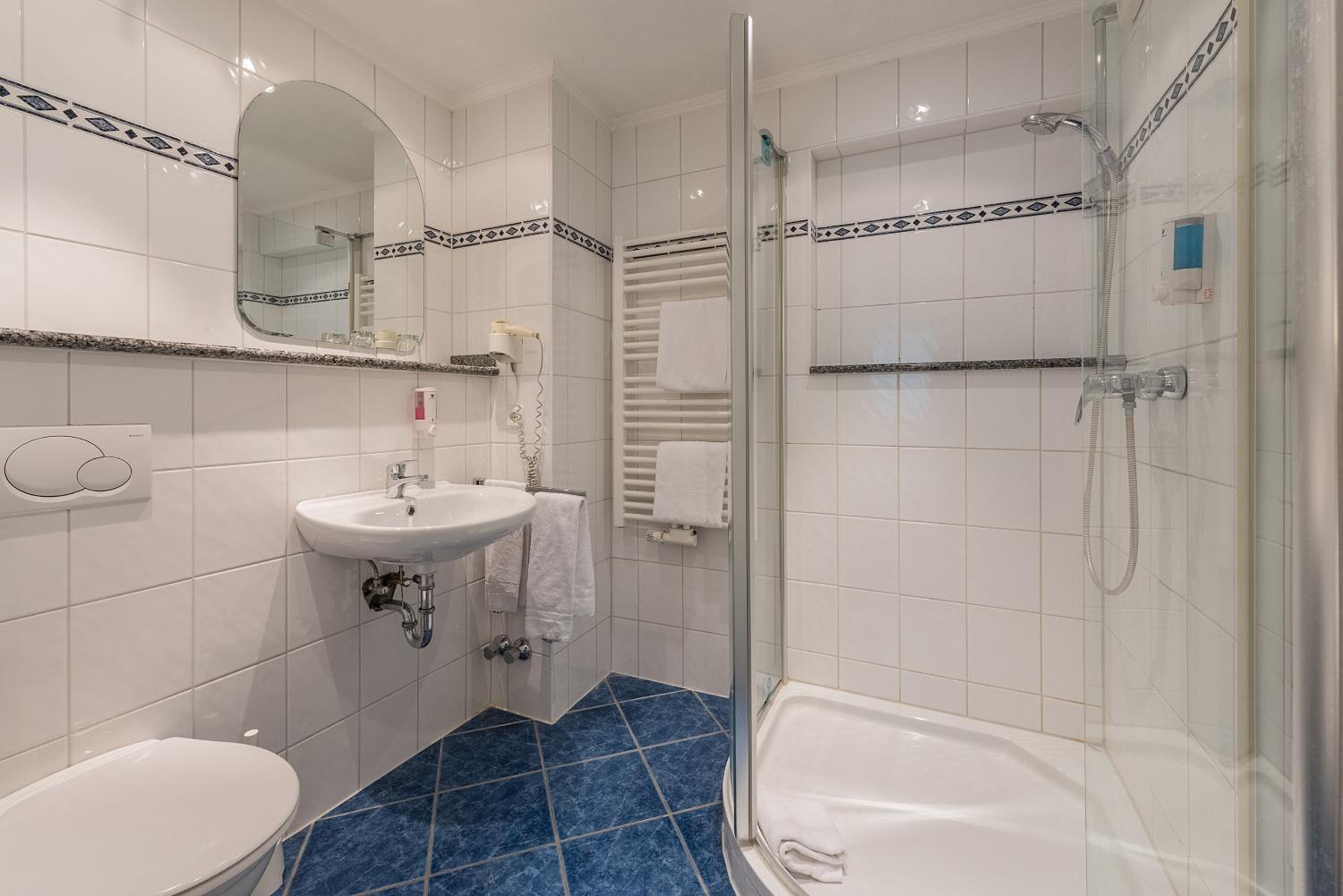 Double Room - Photo 11