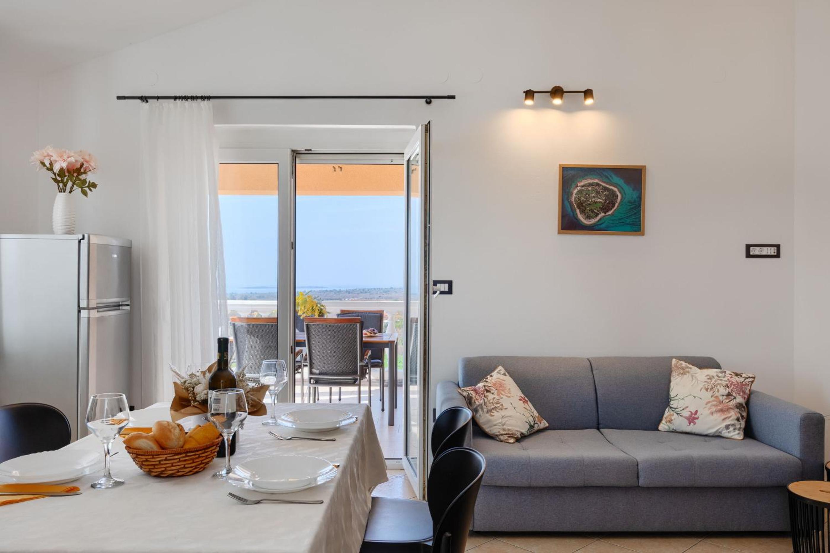 One-Bedroom Apartment with Sea View photo 2