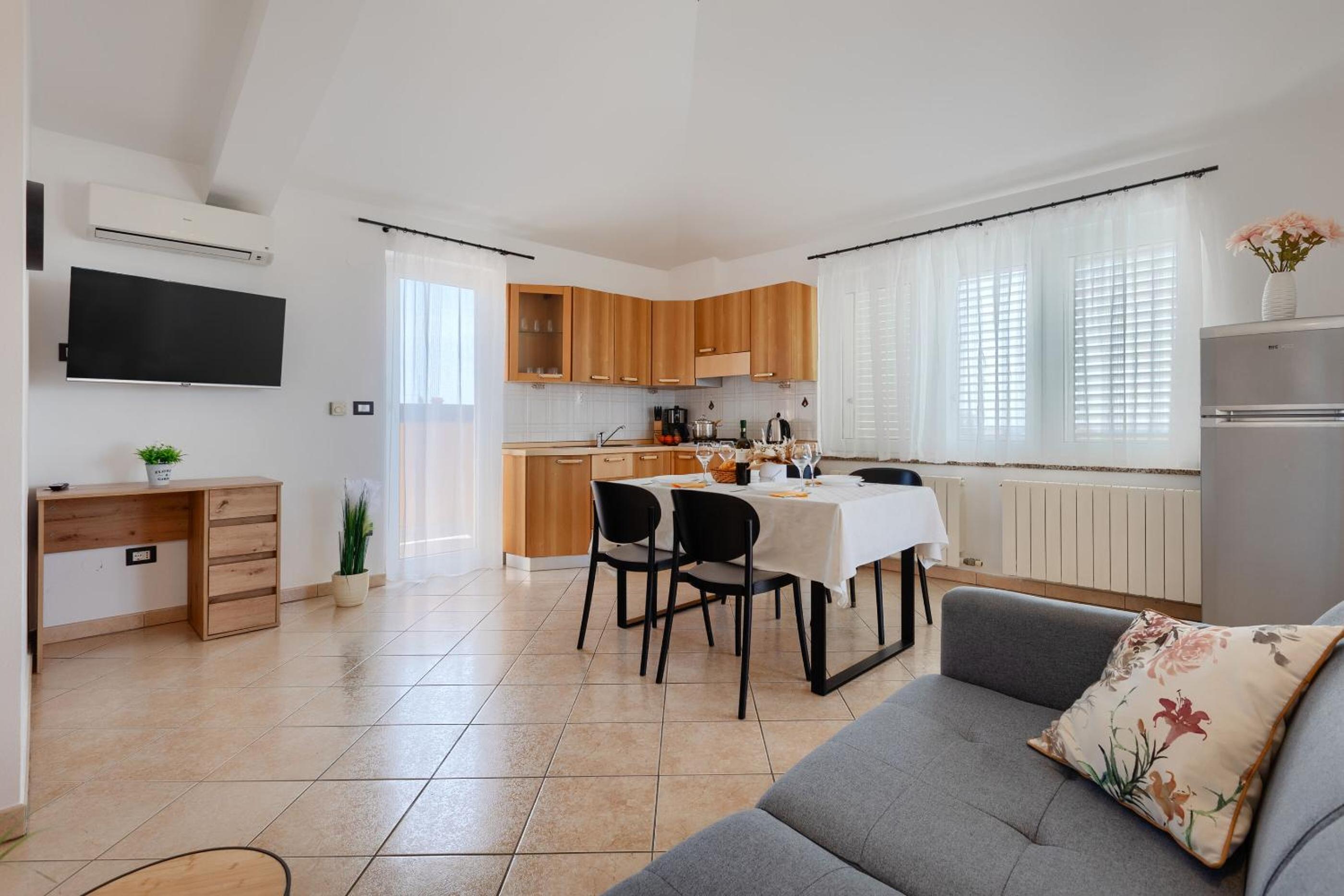 One-Bedroom Apartment with Sea View photo 3