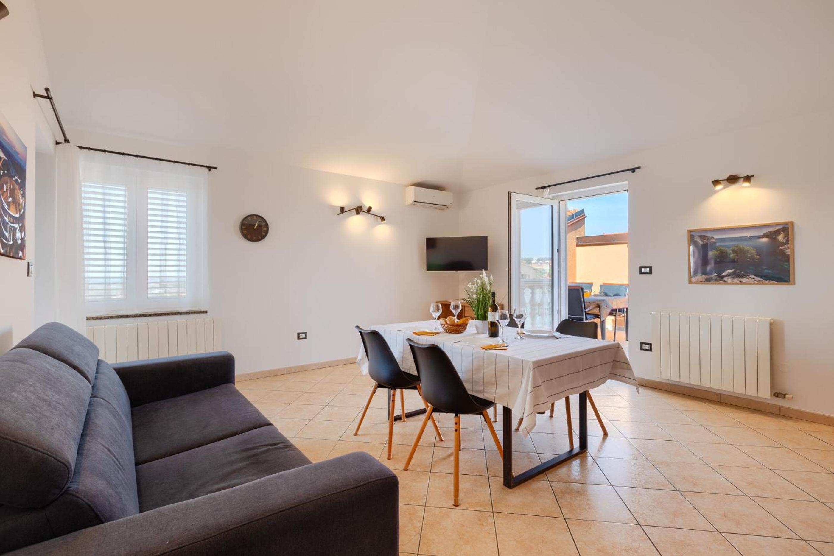One-Bedroom Apartment with Terrace photo 1