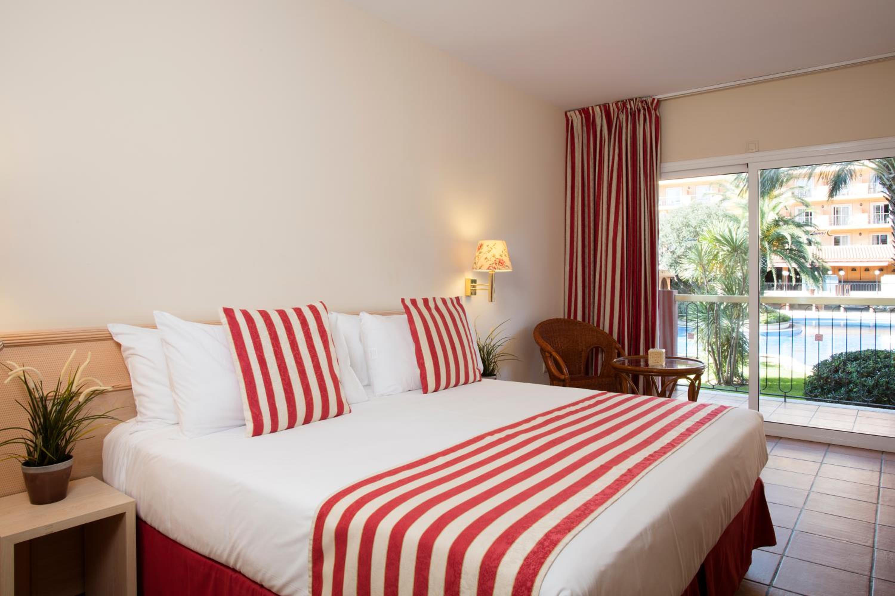 Triple Room (2 Adults + 1 Child) photo 3