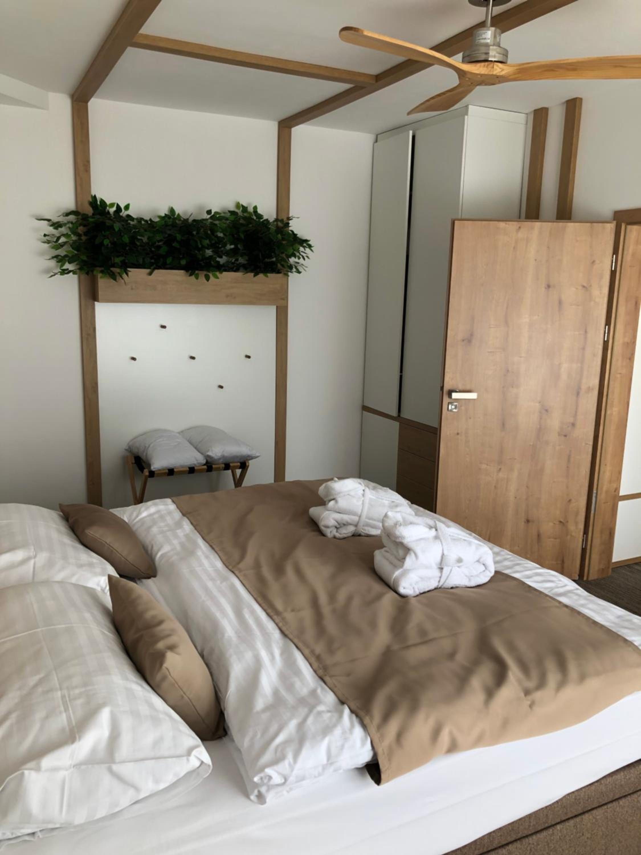 Two-Bedroom Apartment with Balcony photo 2