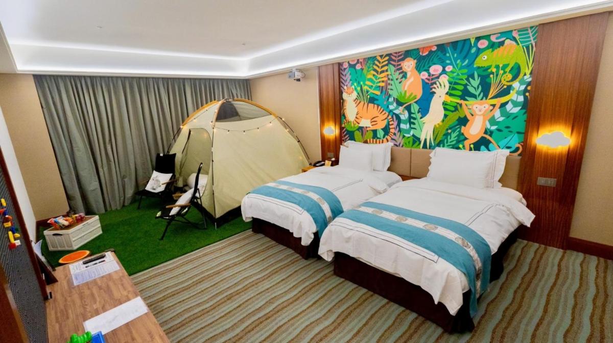 Camping Theme Room with City View photo 2