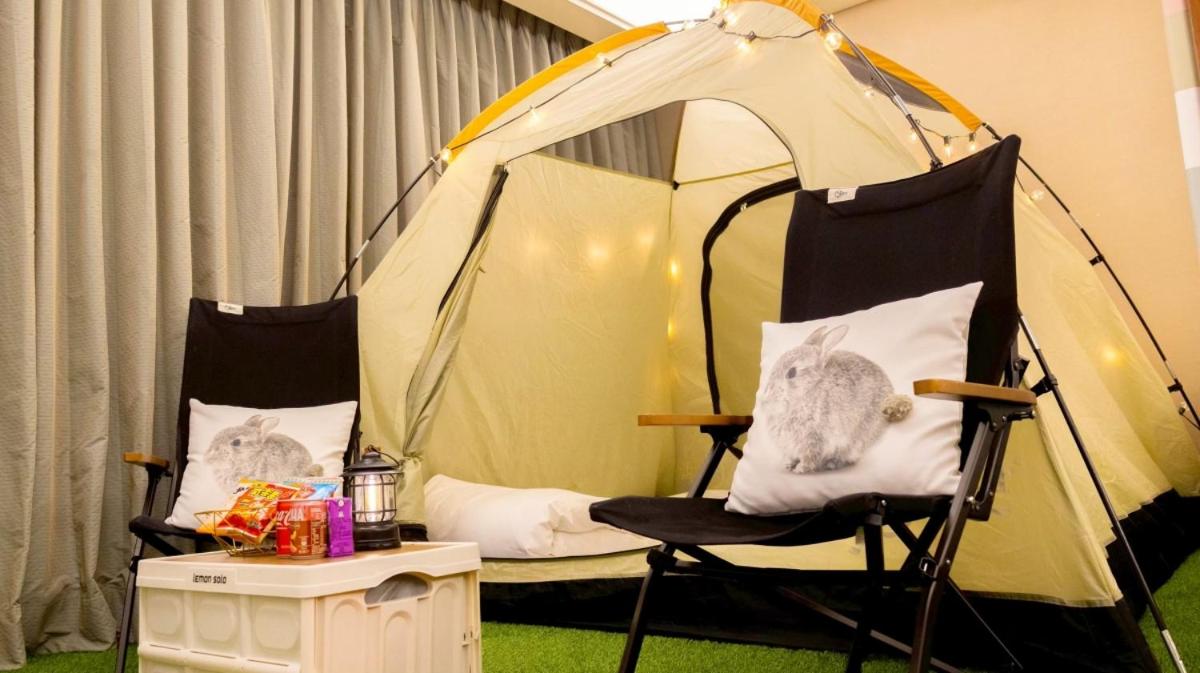 Camping Theme Room with City View photo 3