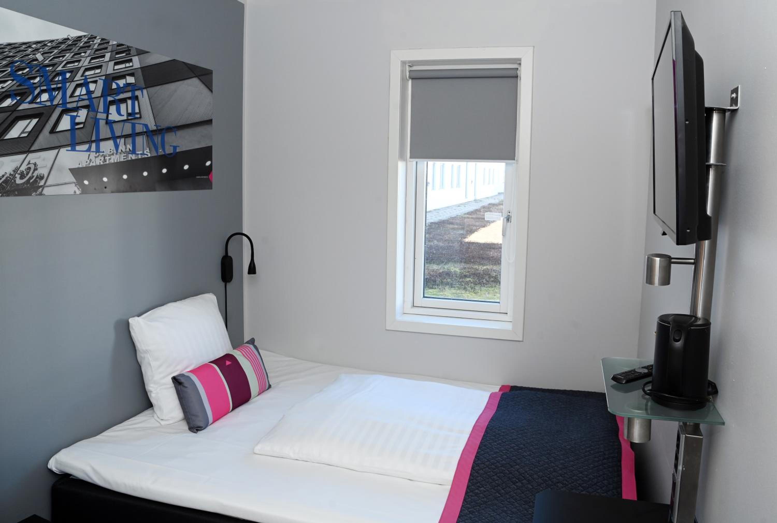 Standard Queen Room