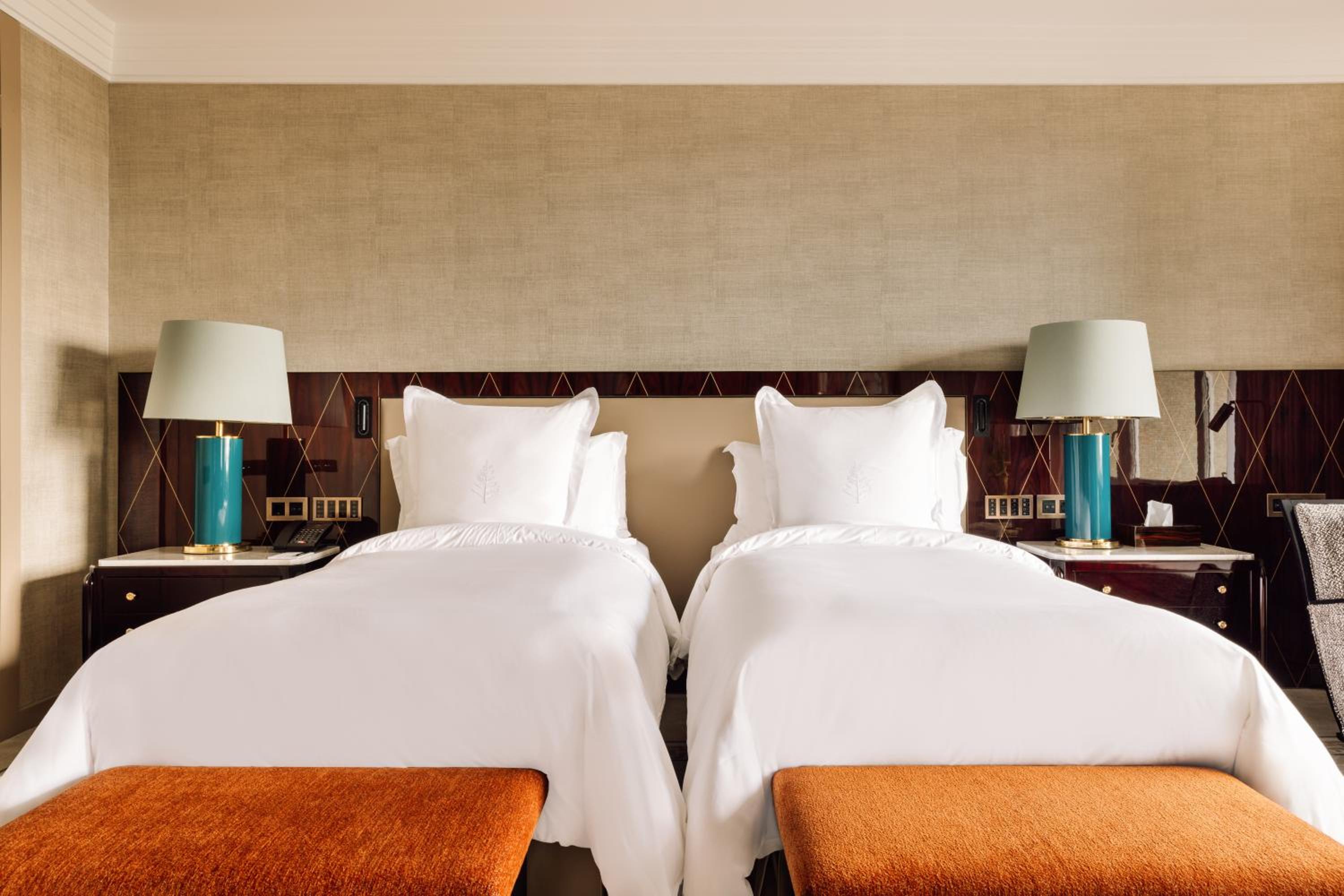 Superior Room Two Twin Beds thumbnail 5