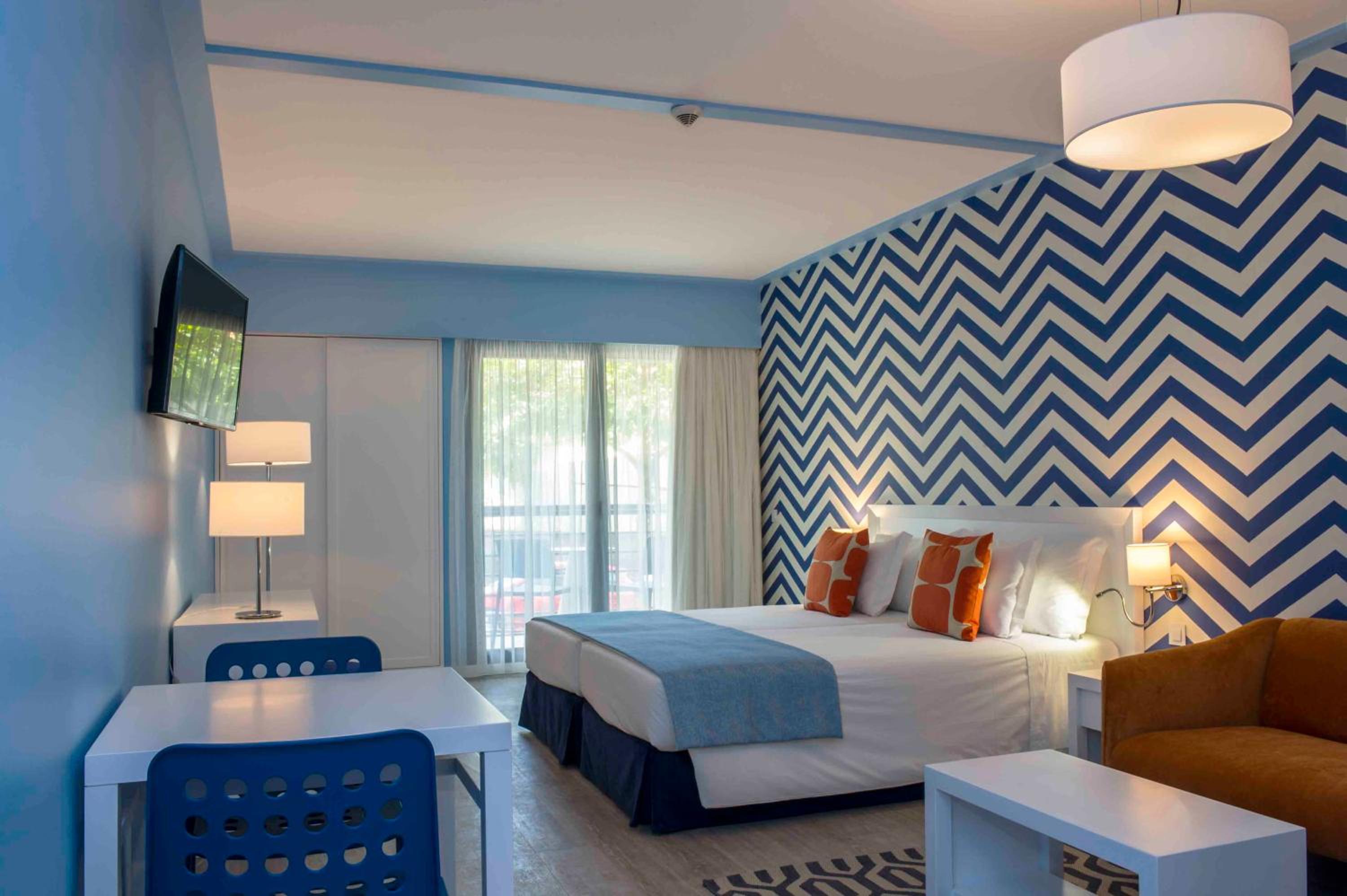 Junior Suite (2 Adults) with Balcony  - Photo 5