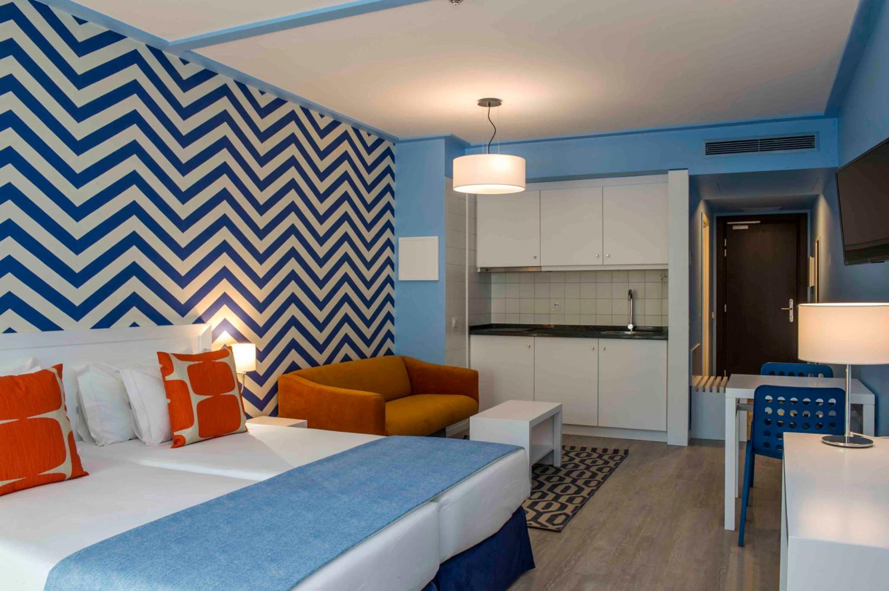 Junior Suite (2 Adults) with Balcony  - Photo 4