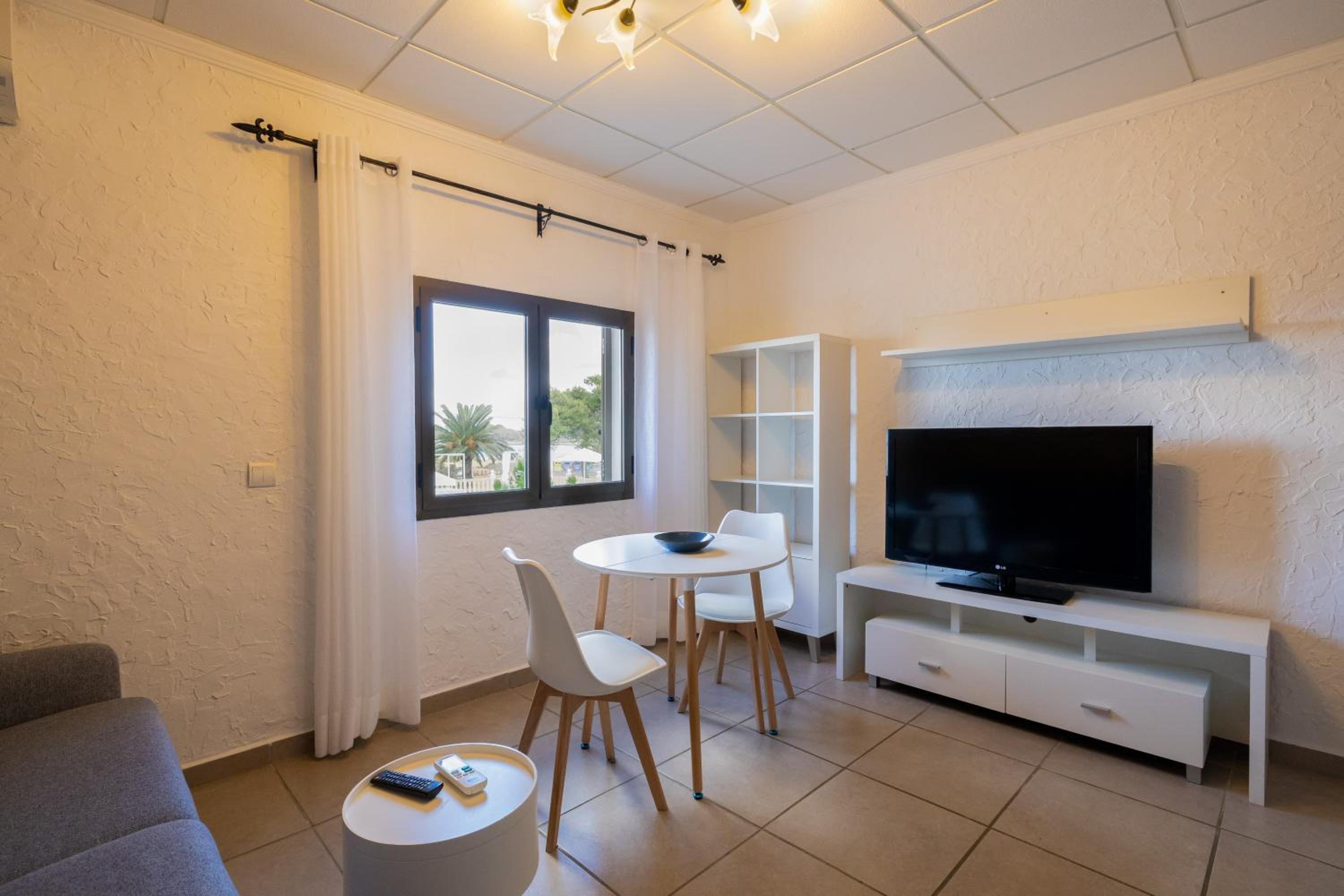One-Bedroom Standard Apartment photo 2