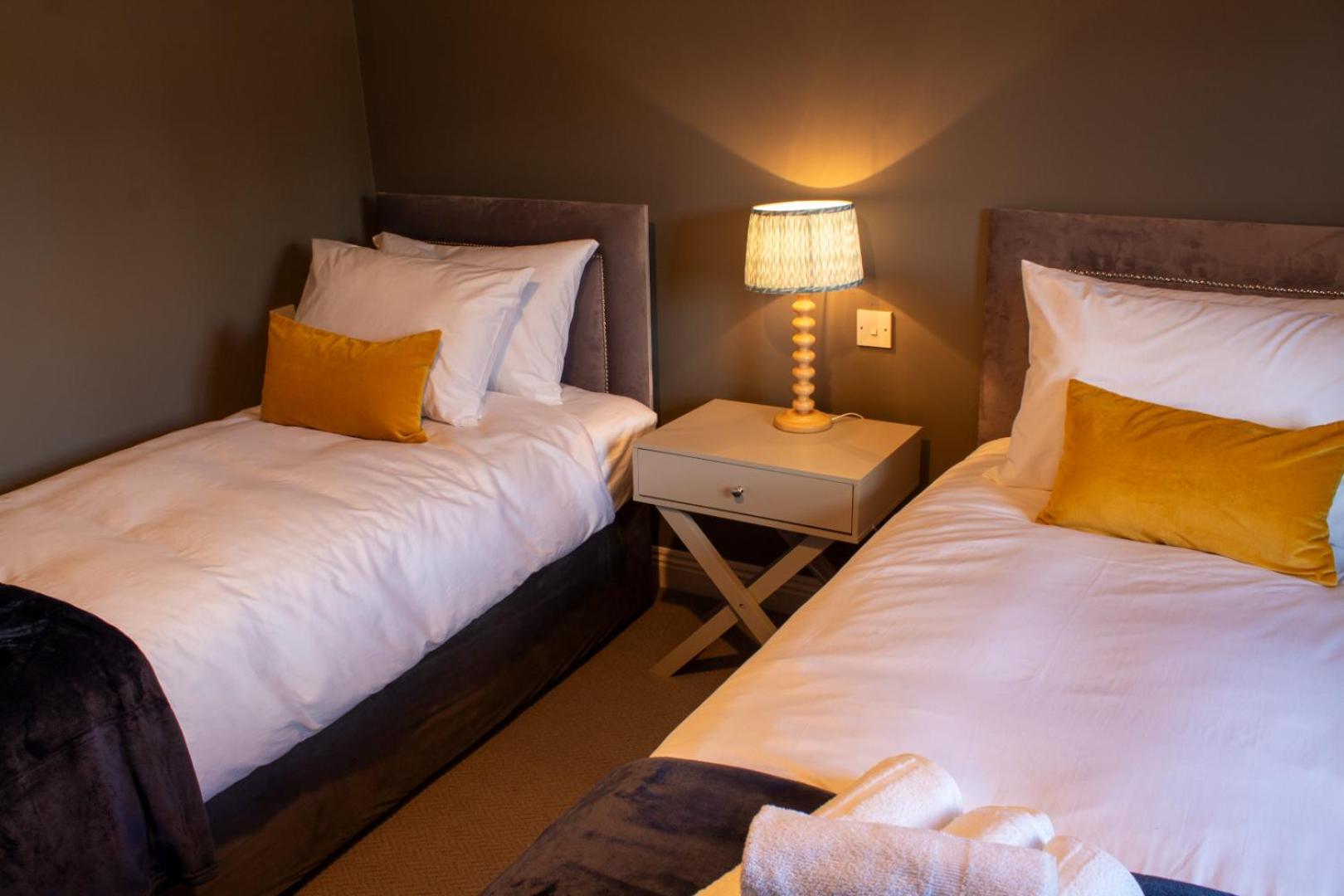 Twin Room with Private Bathroom - Photo 1