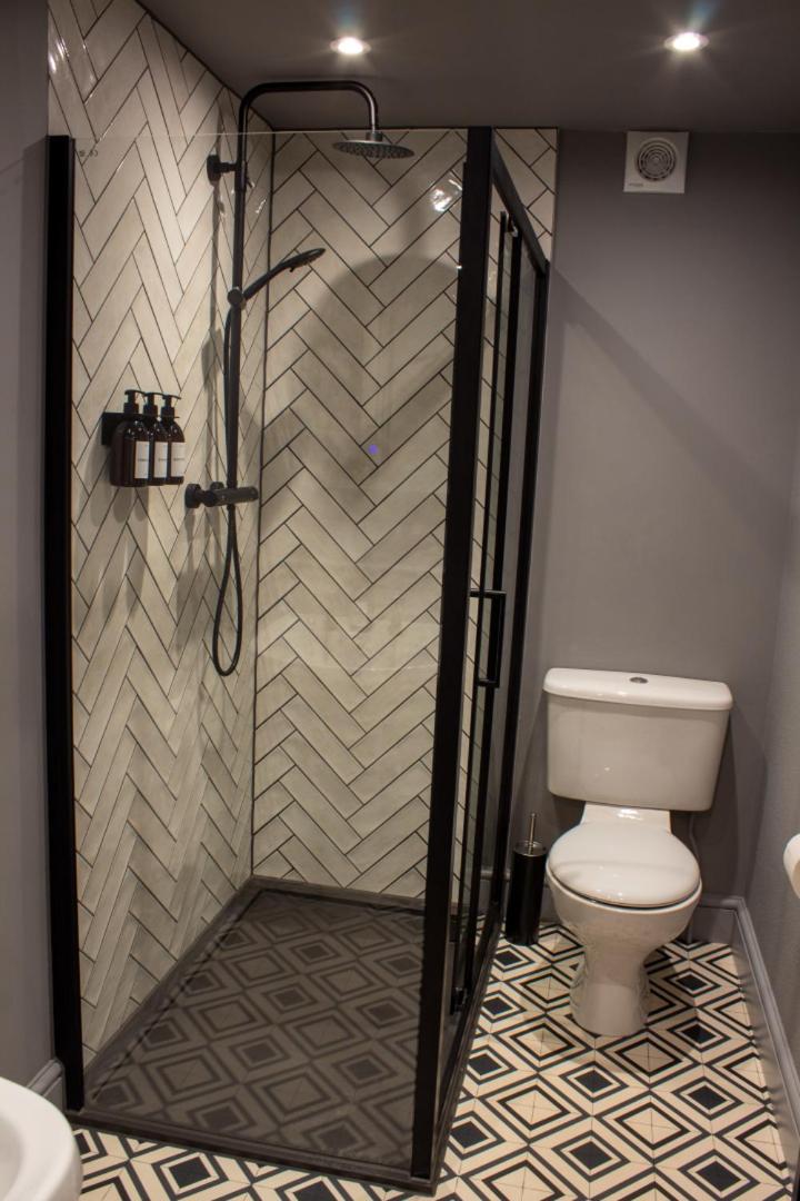 Family Room with Private Bathroom - Photo 3