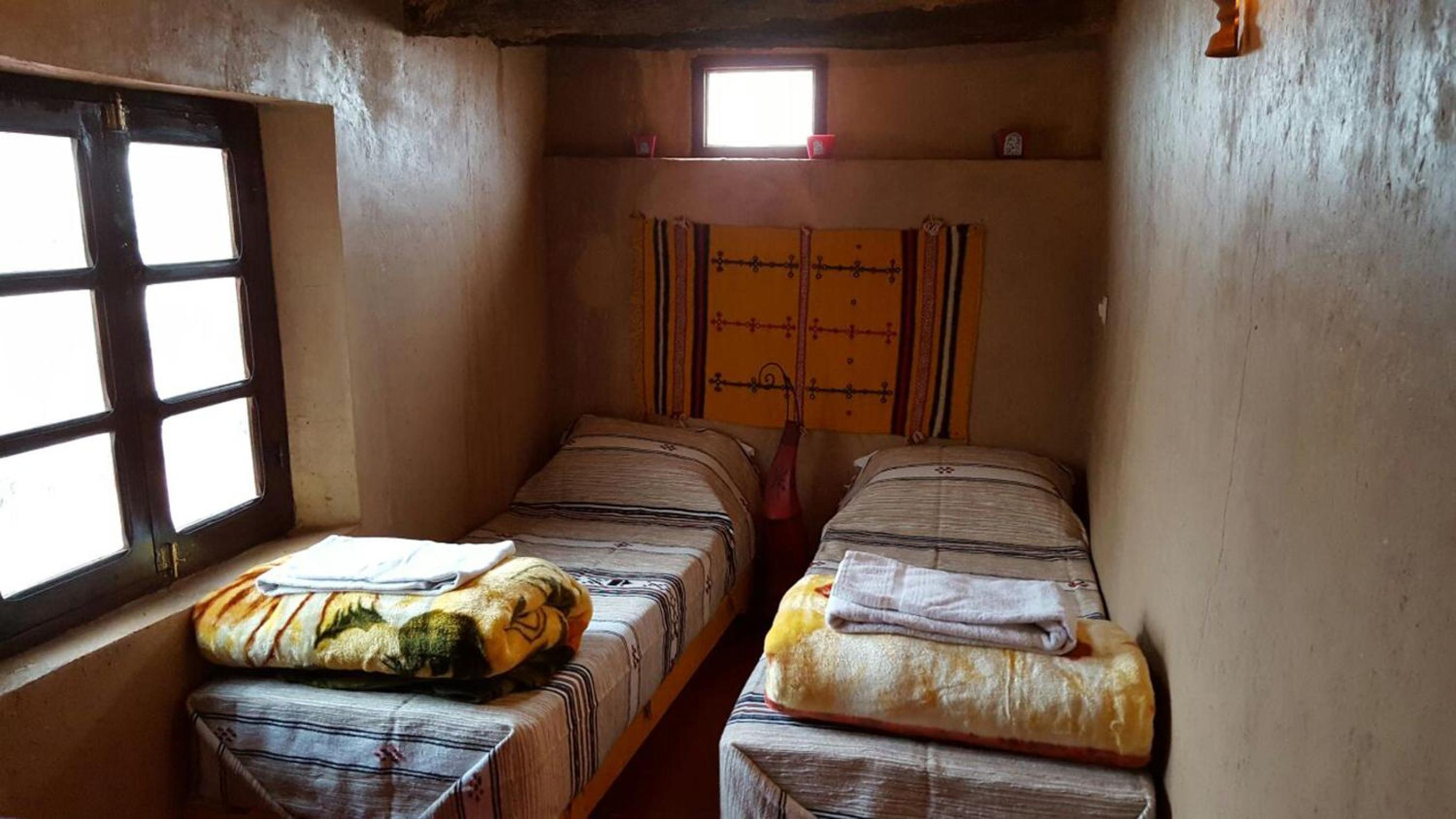 Standard Twin Room with Shared Bathroom photo 1