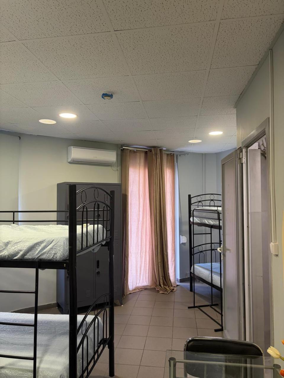 Bed in 6-Bed Dormitory Room photo 2