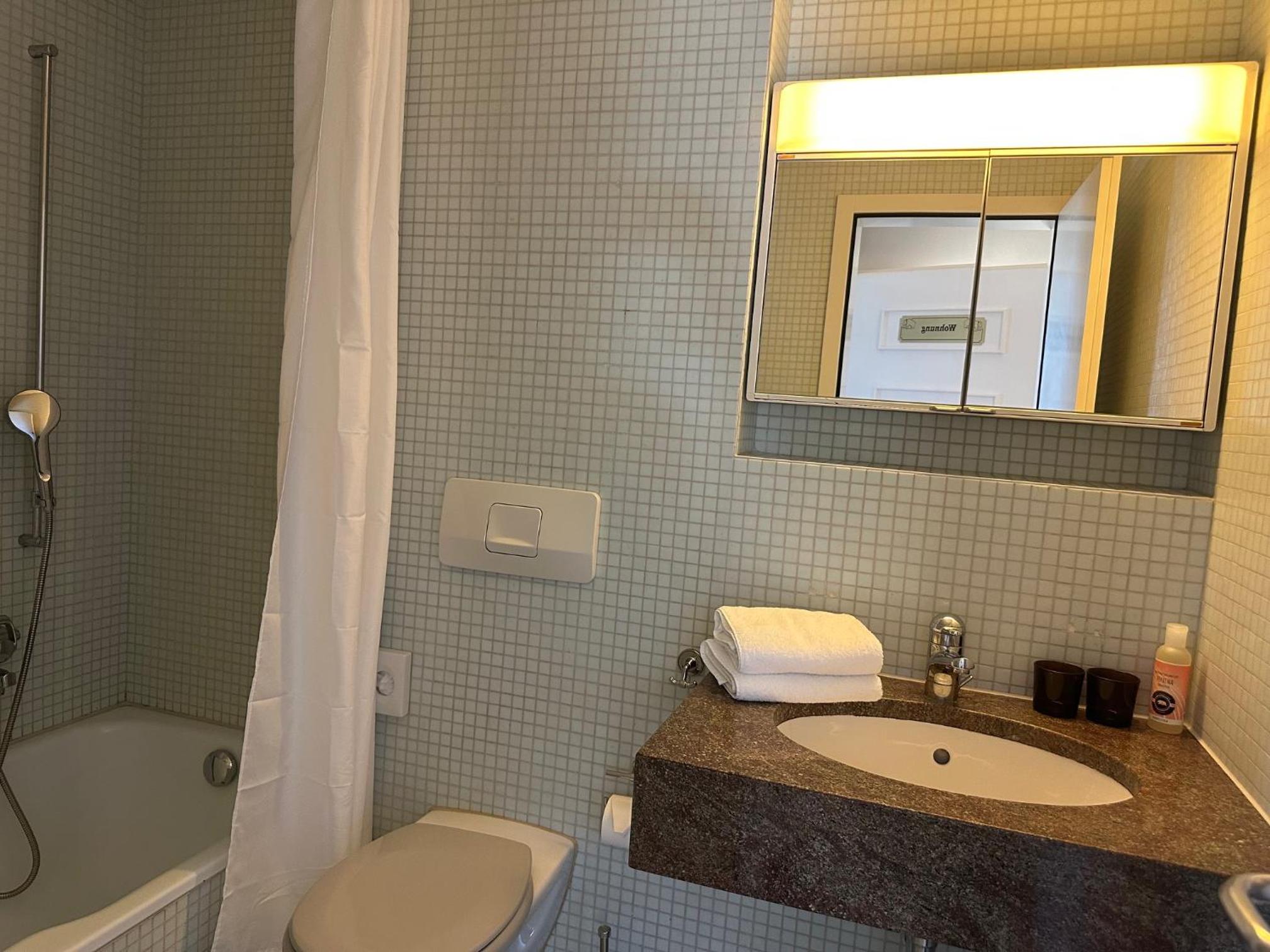 Two-Bedroom Apartment with Balcony photo 2