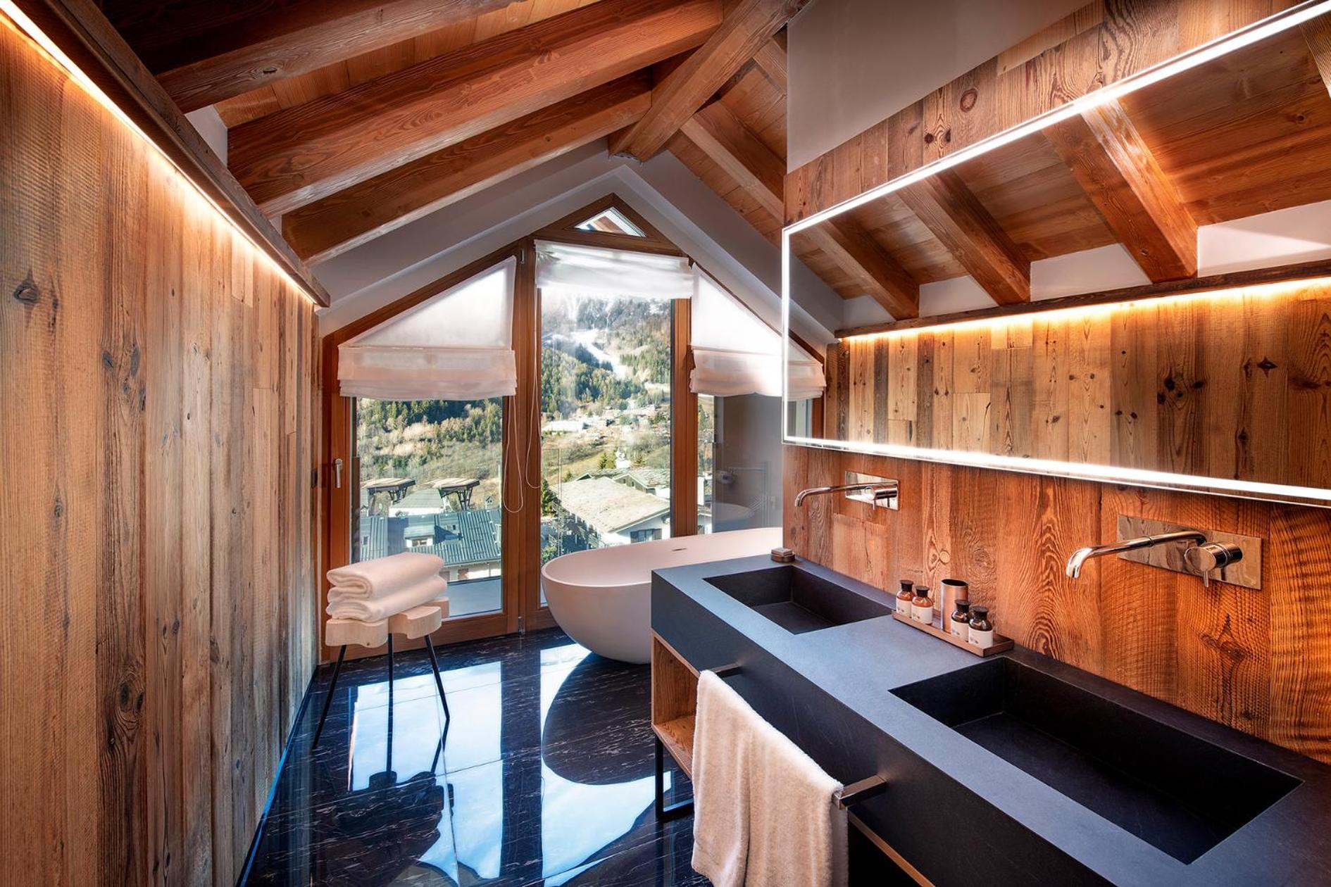 Superior Suite with Mountain View