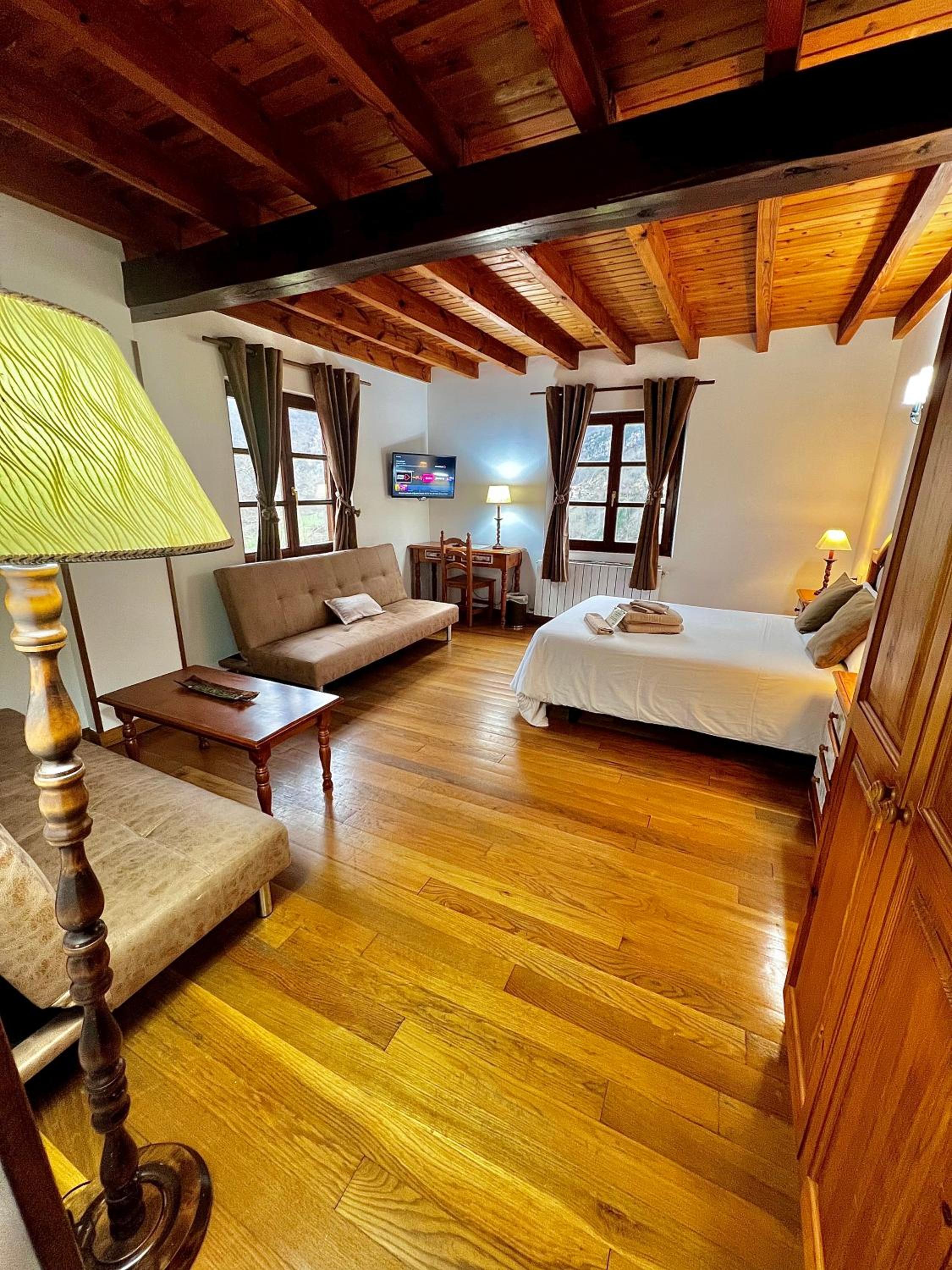Quadruple Room with Mountain View photo 1