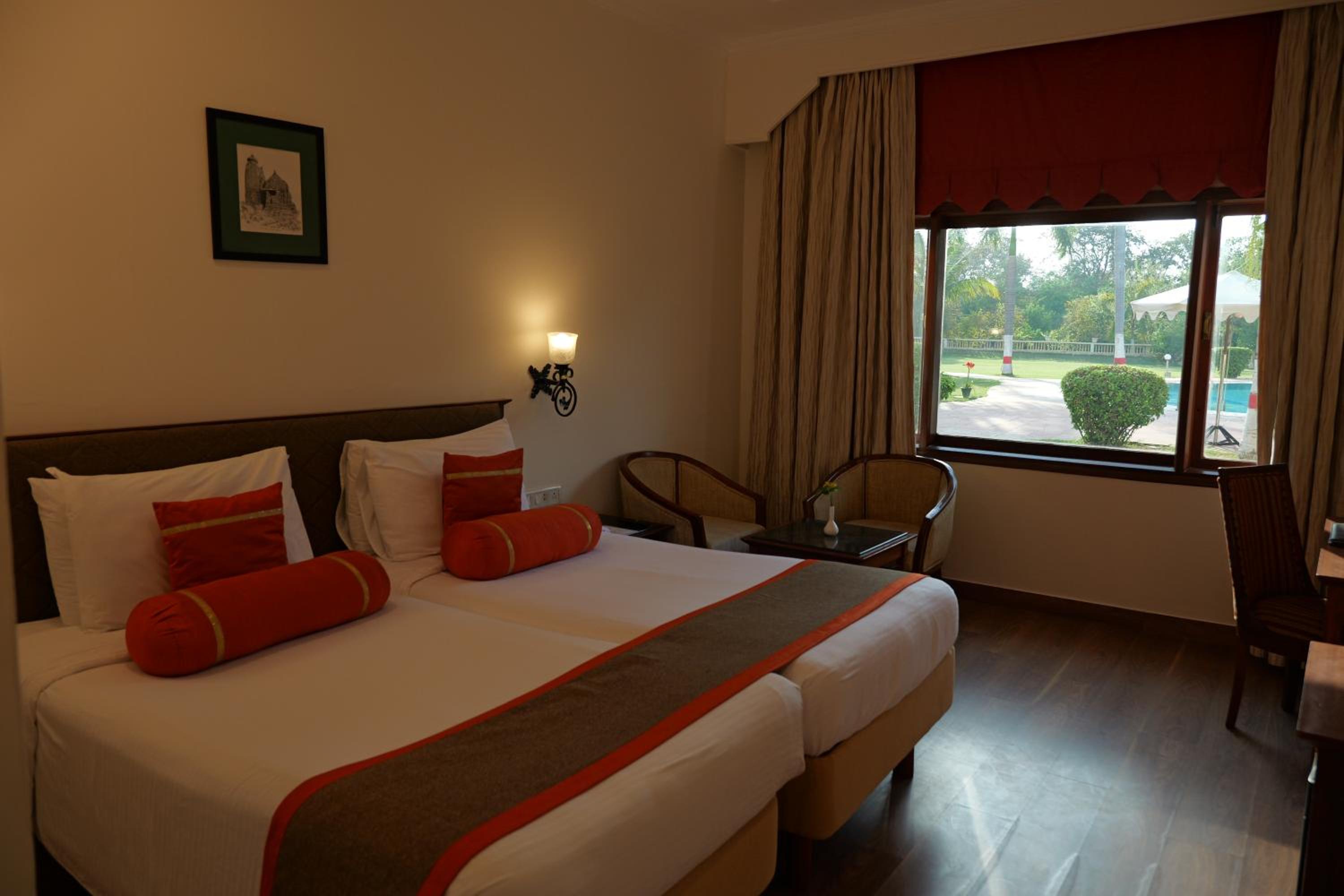 Twin Room with Pool View - Photo 3
