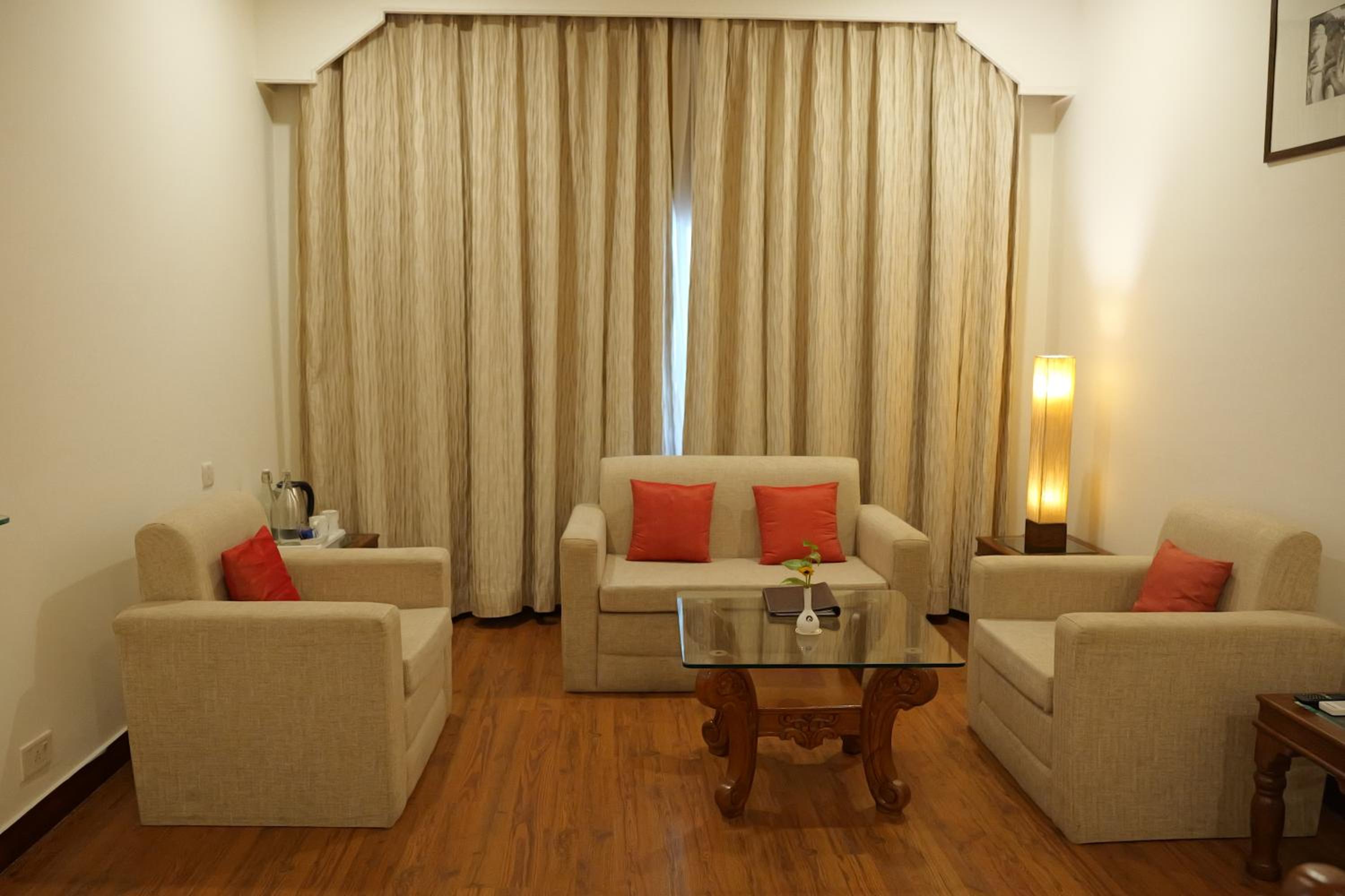 Deluxe Suite - Photo 3