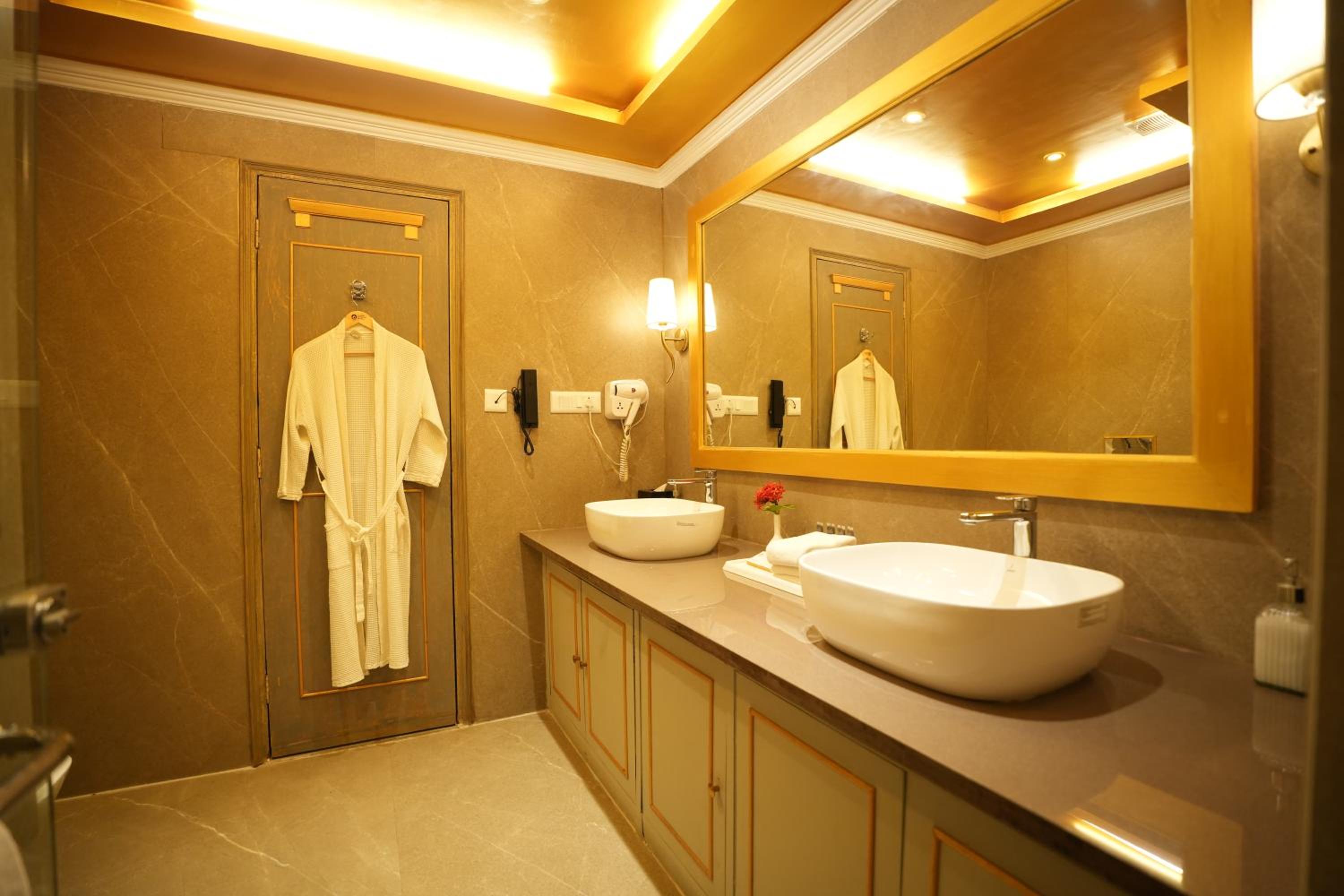 Suite with Garden View - Photo 3