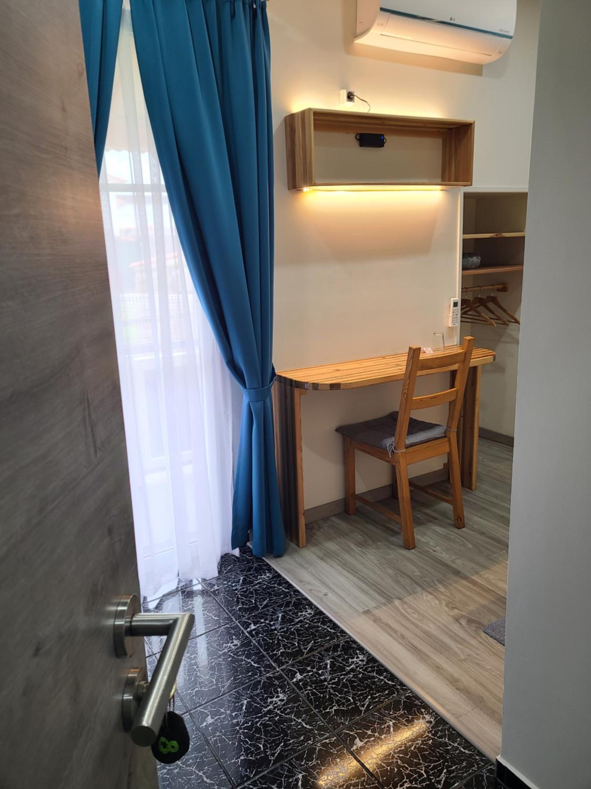 Single Room photo 2