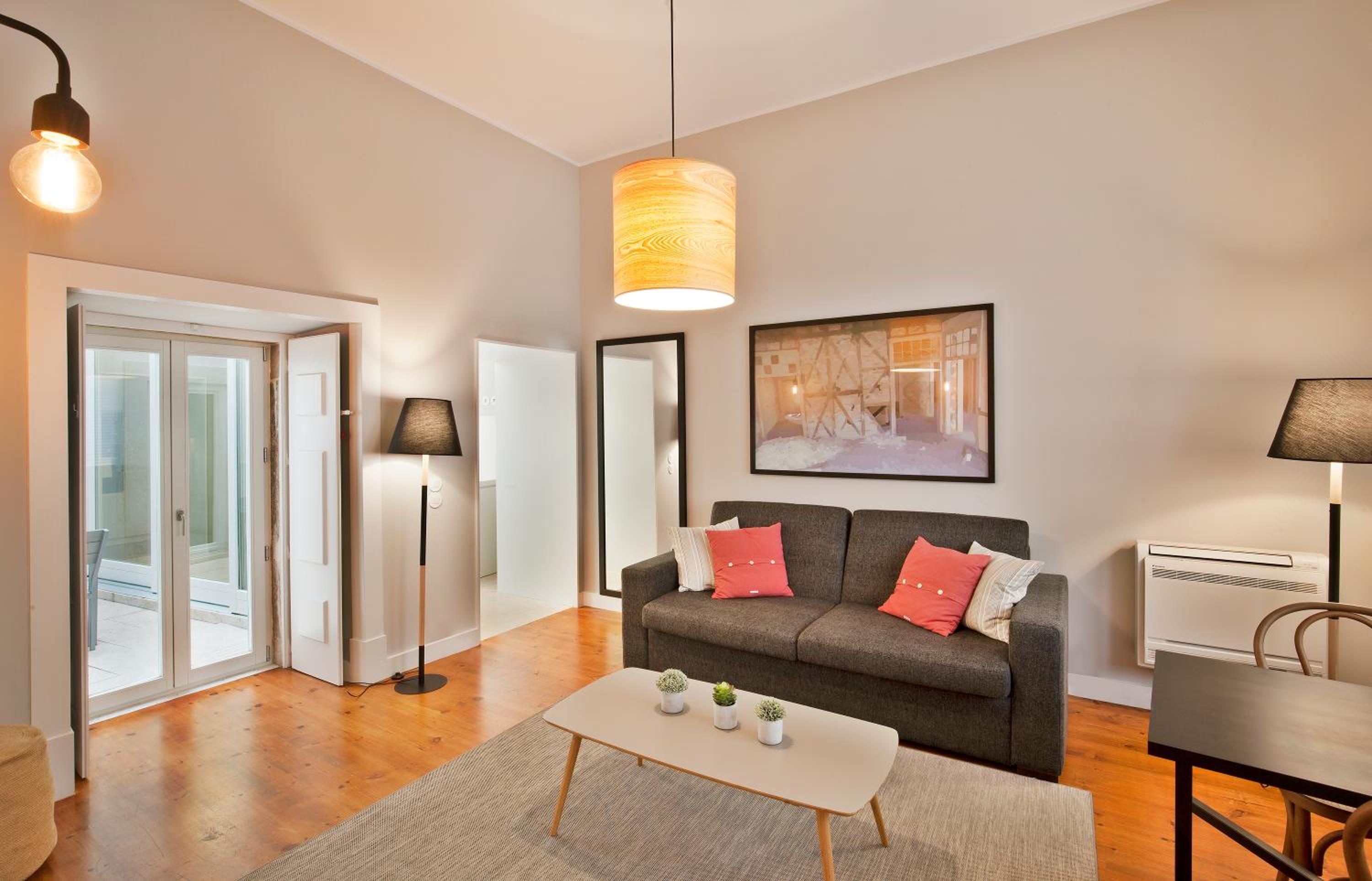 One-Bedroom Apartment thumbnail 5