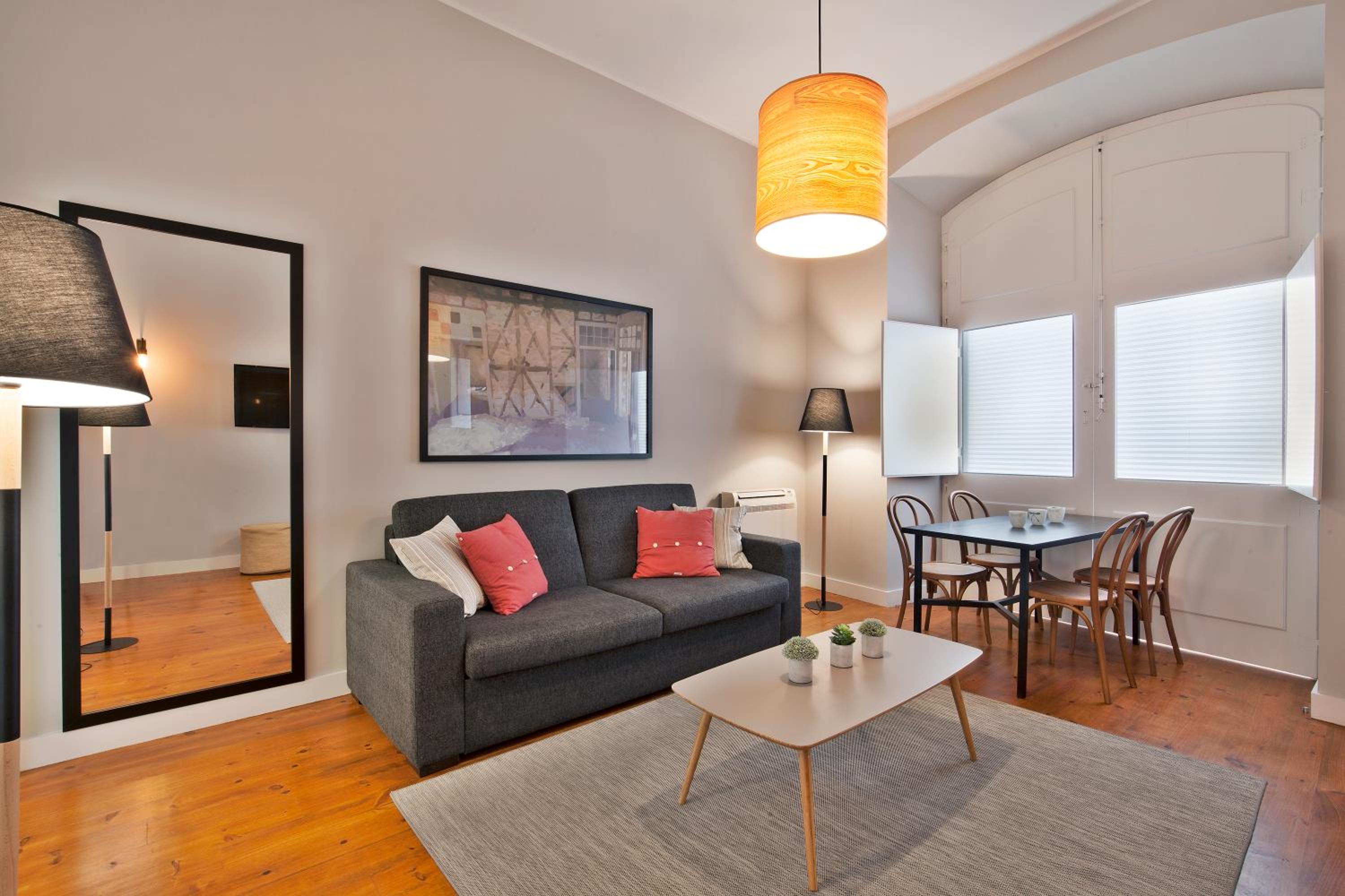 One-Bedroom Apartment thumbnail 6