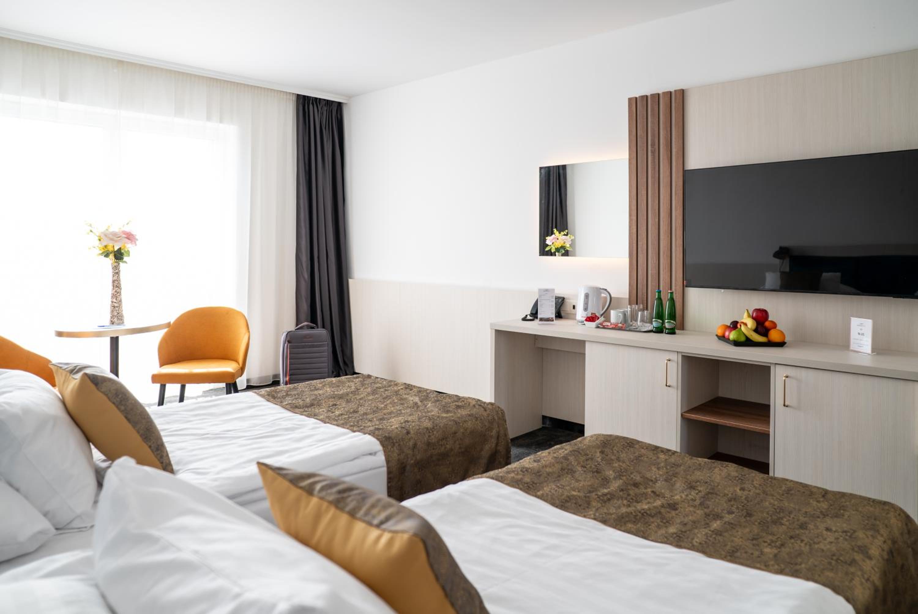 Deluxe Double Room - Onsite - Photo 12