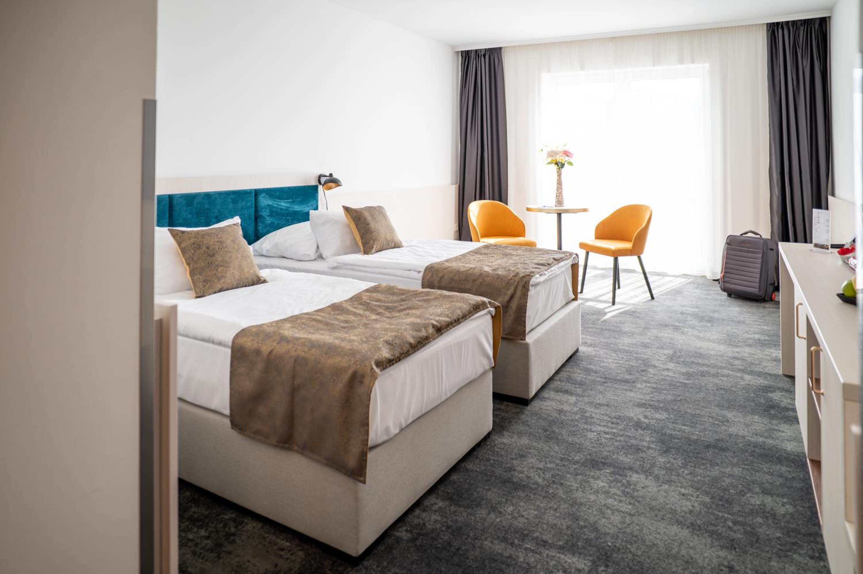Deluxe Double Room - Onsite - Photo 13