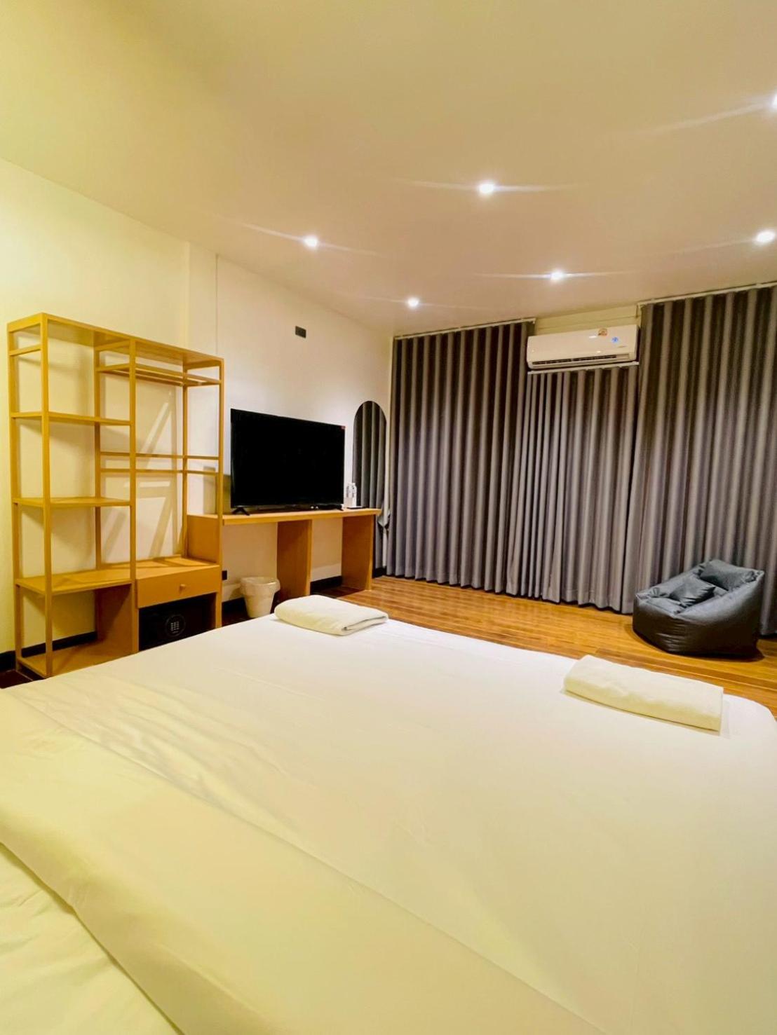 Double Room with Private External Bathroom photo 2