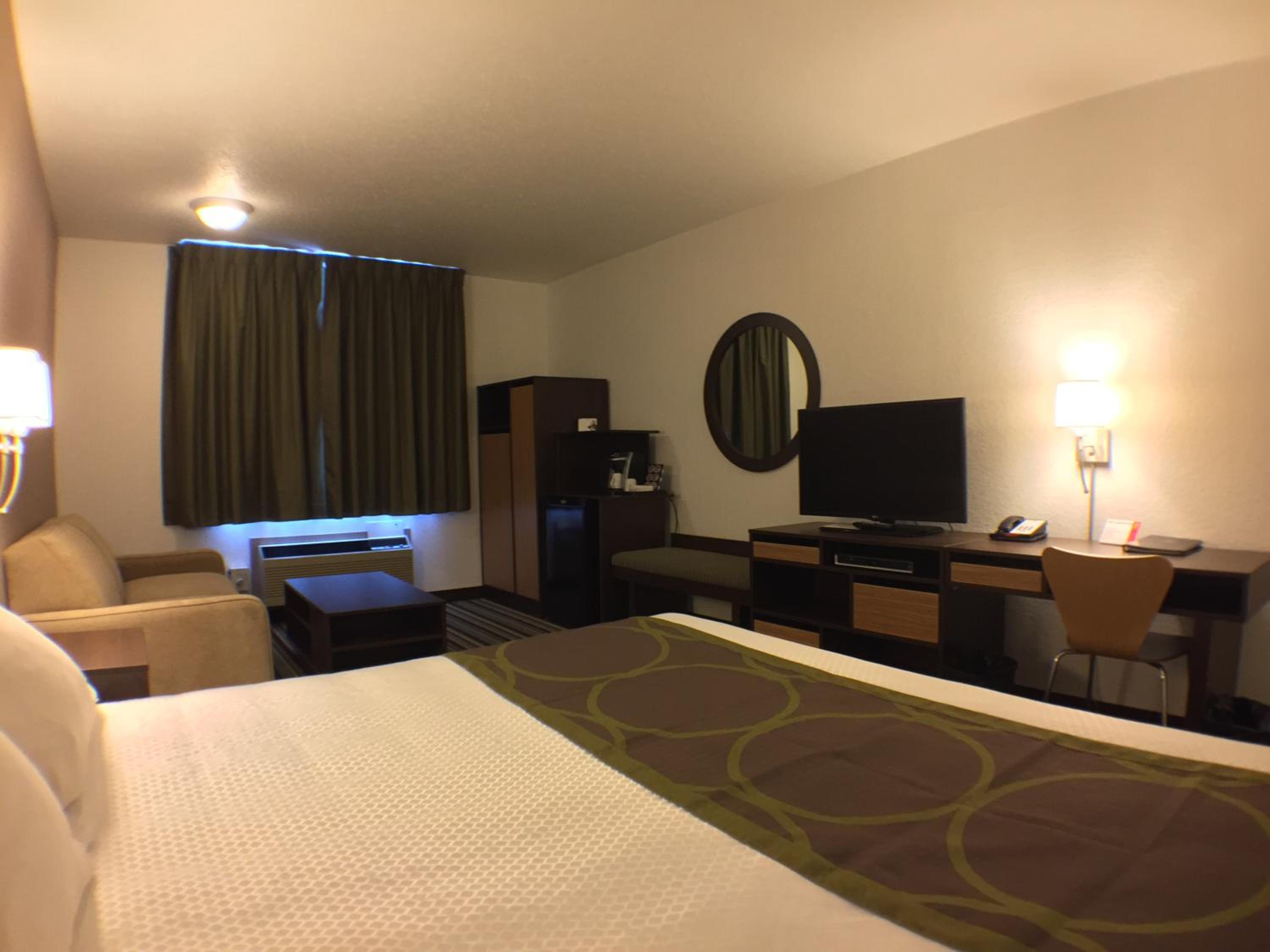 King Room - Non-Smoking - Photo 2