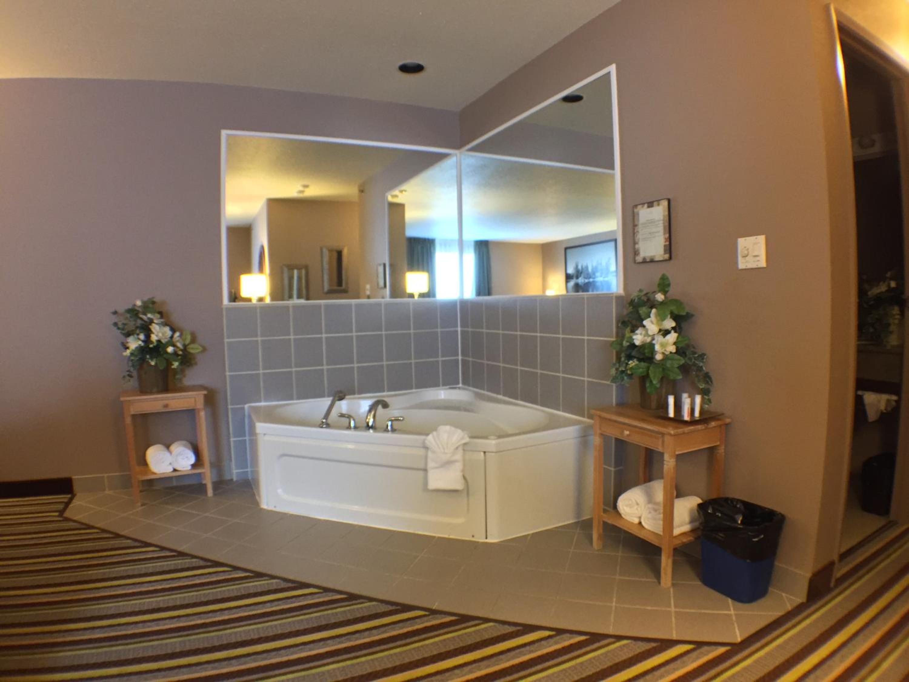 Deluxe King Studio Suite - Non-Smoking - Photo 6