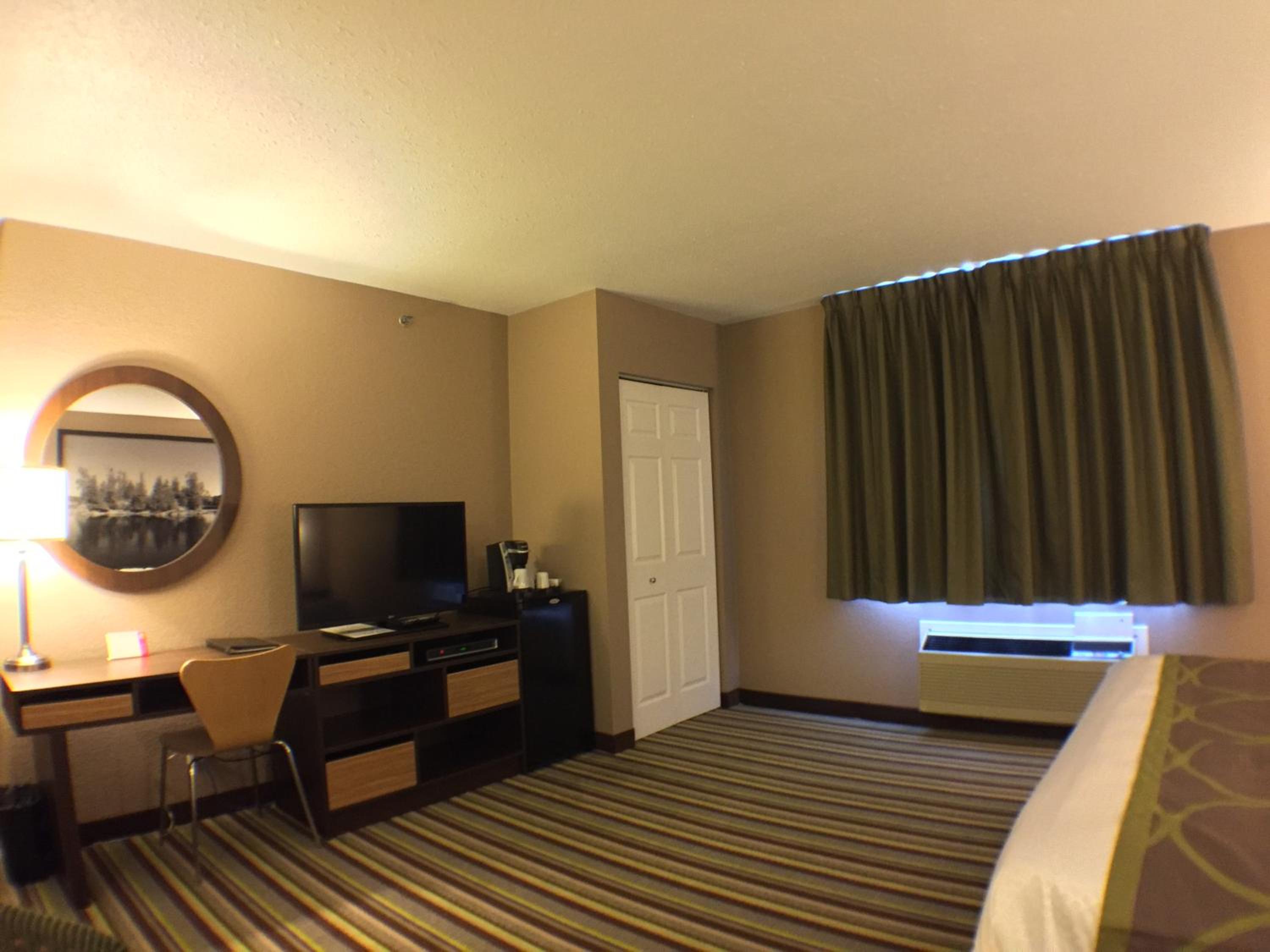 Deluxe King Studio Suite - Non-Smoking - Photo 4