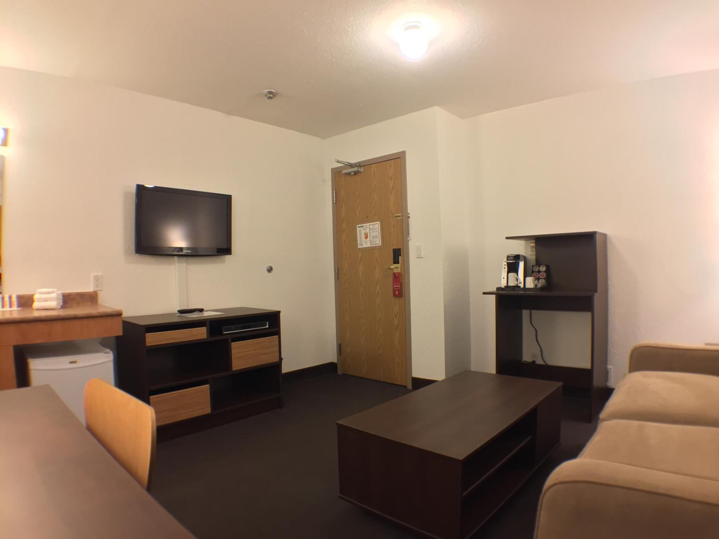 One-Bedroom King Suite - Non-Smoking - Photo 2