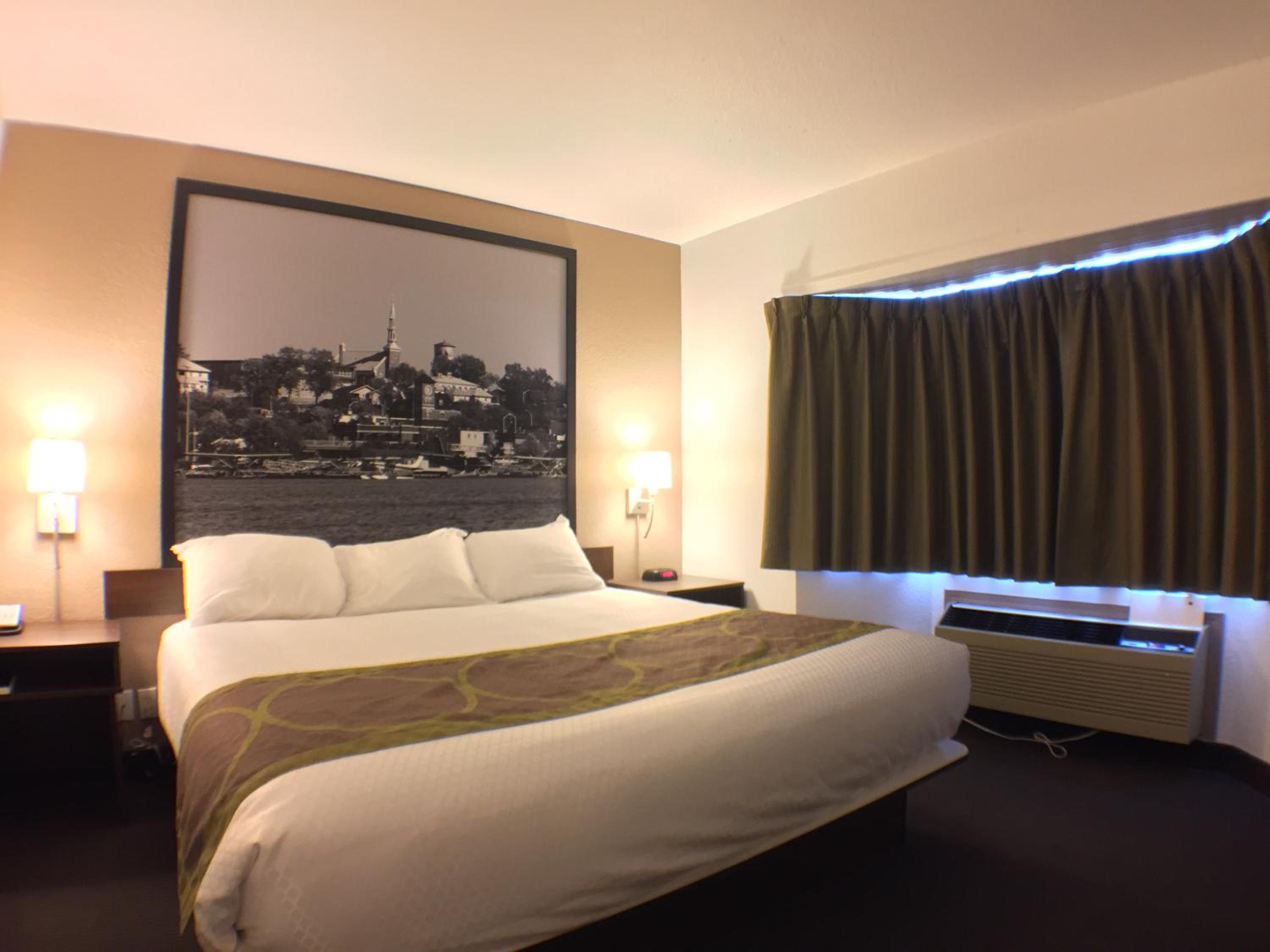 One-Bedroom King Suite - Non-Smoking - Photo 1