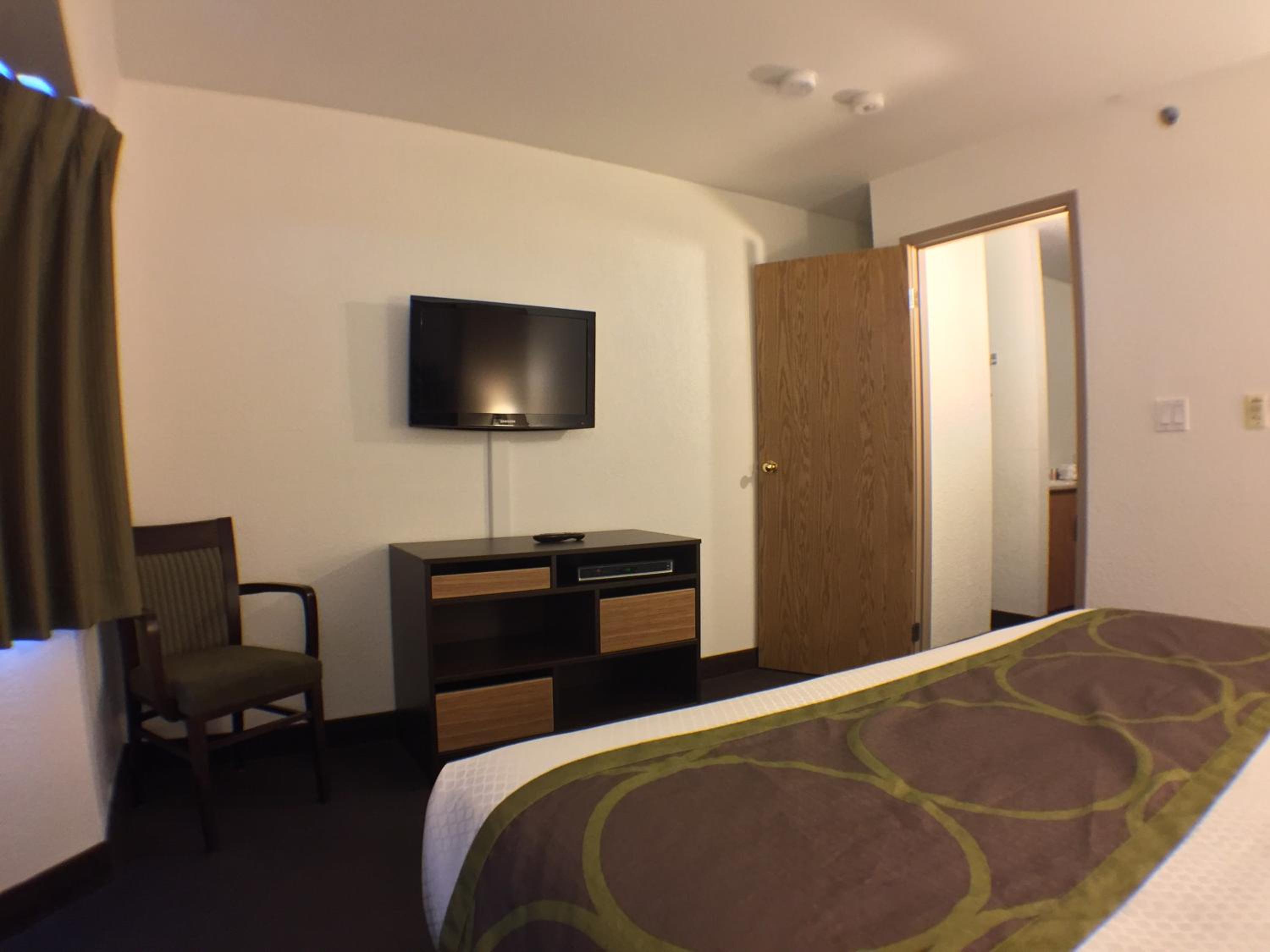 One-Bedroom King Suite - Non-Smoking - Photo 3