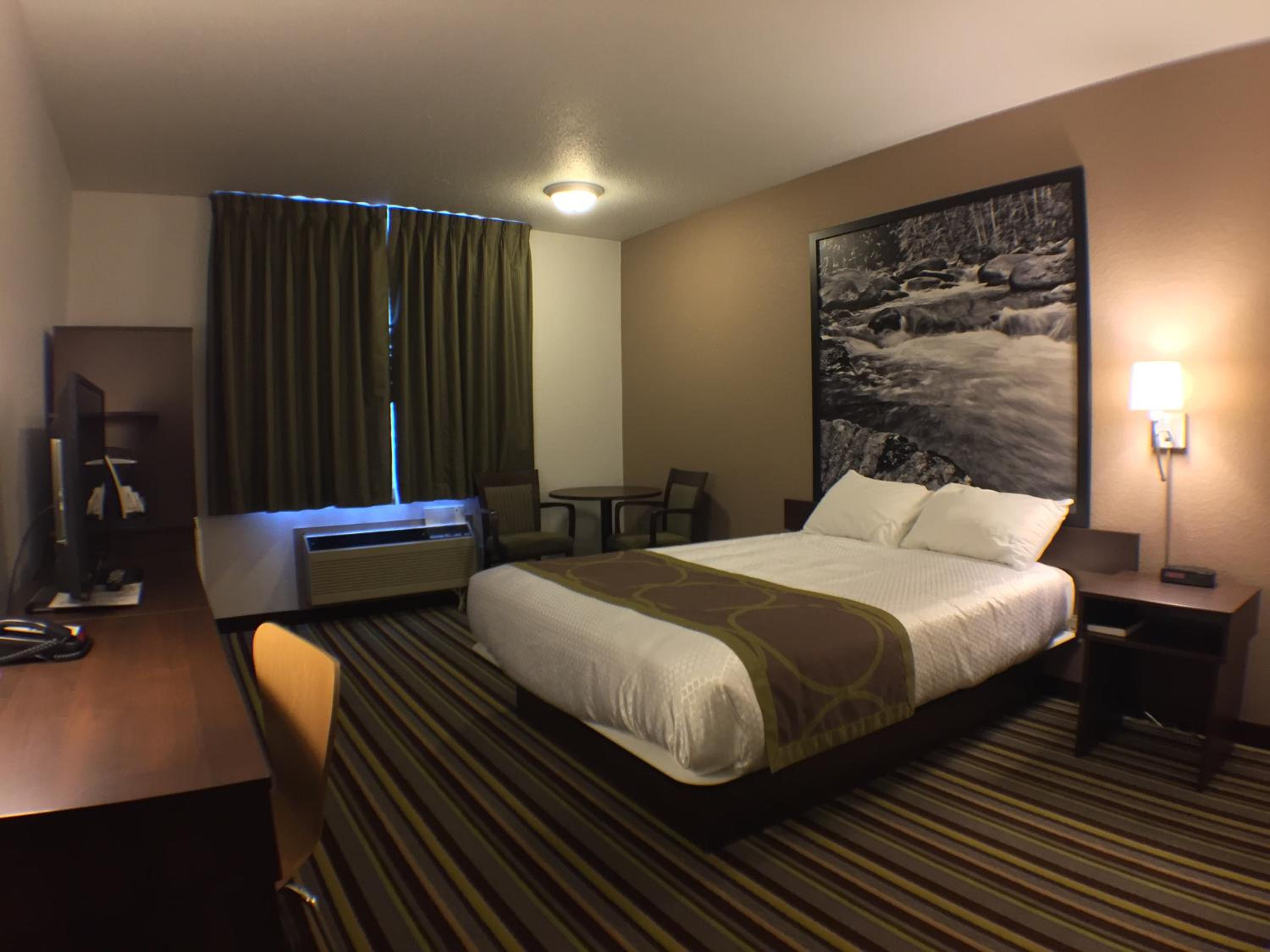 Queen Room - Mobility Access/Non-Smoking