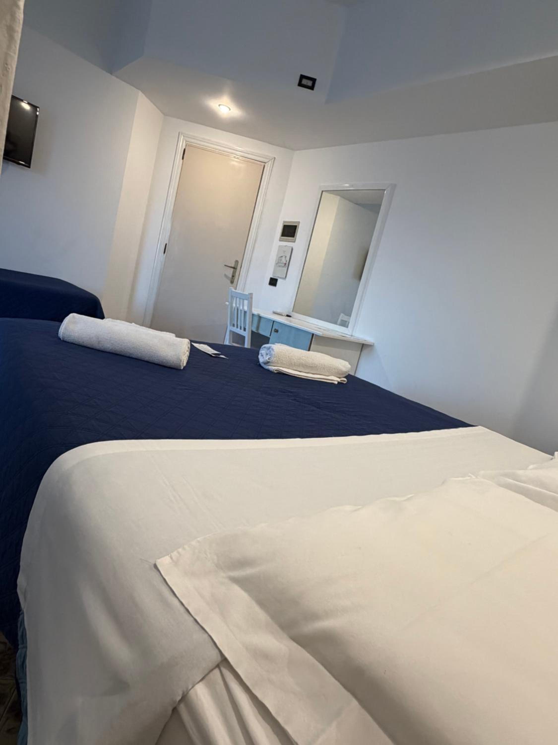 Deluxe Triple Room with Sea View - Photo 1