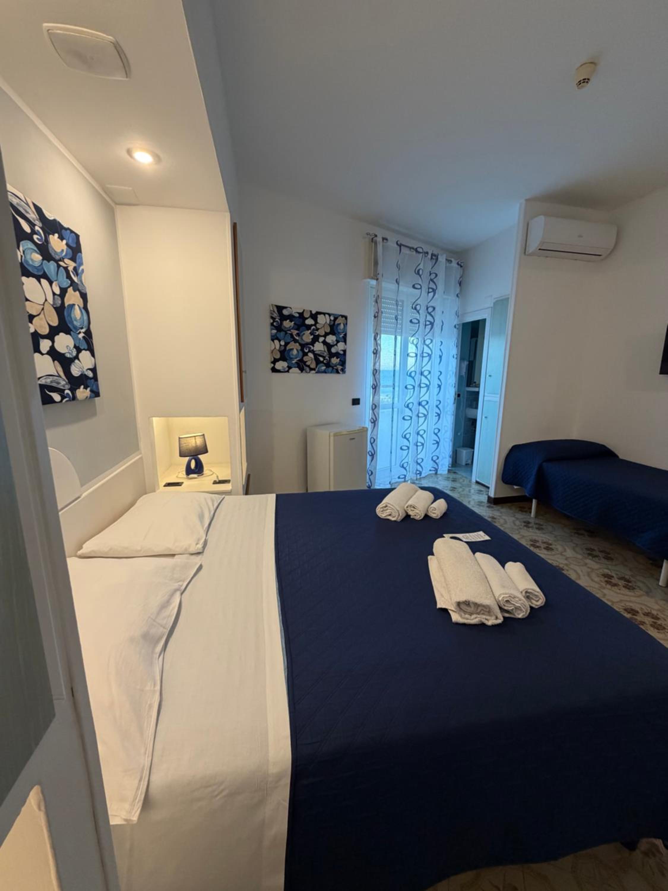 Deluxe Triple Room with Sea View - Photo 2