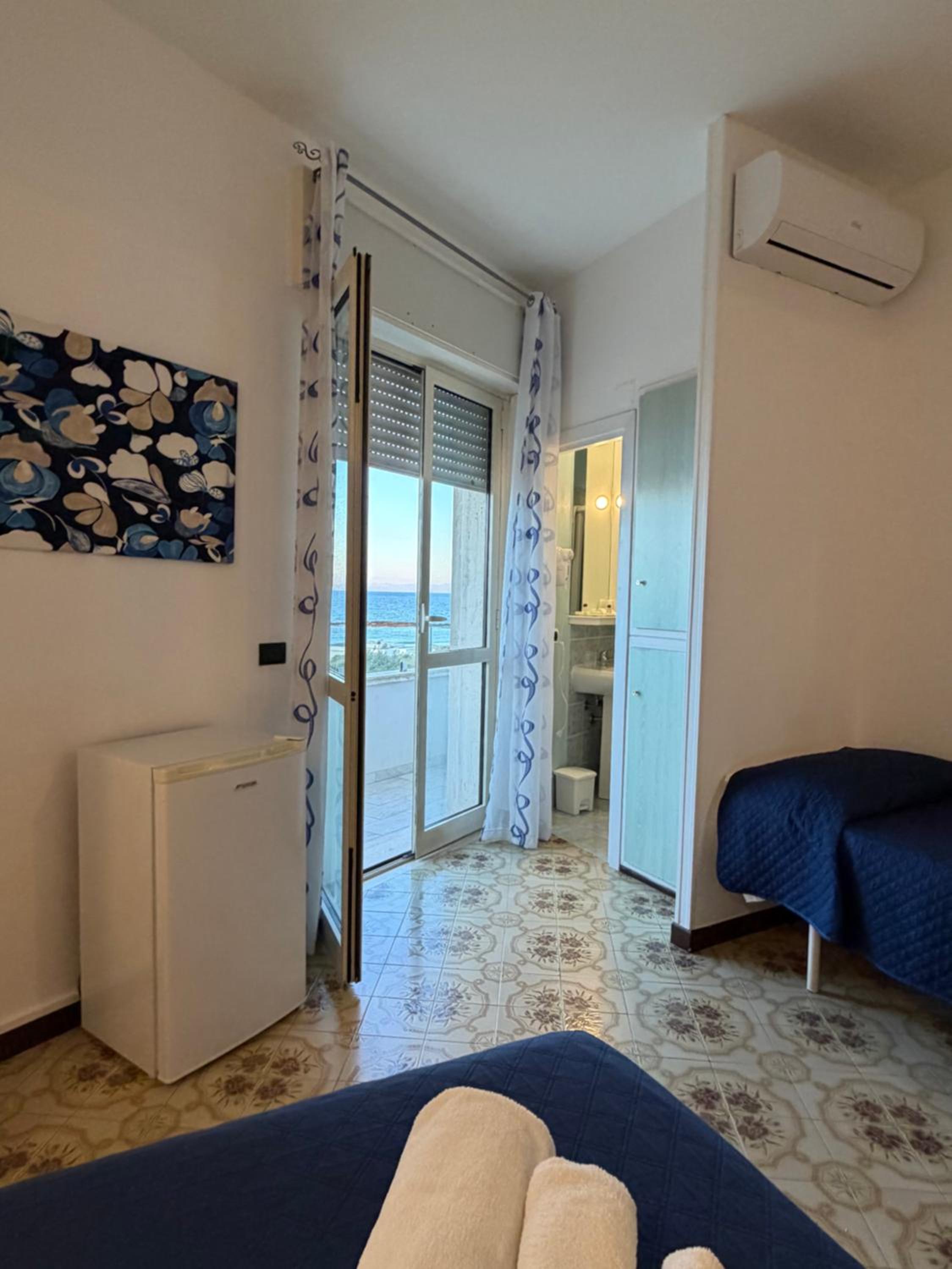 Deluxe Triple Room with Sea View - Photo 7