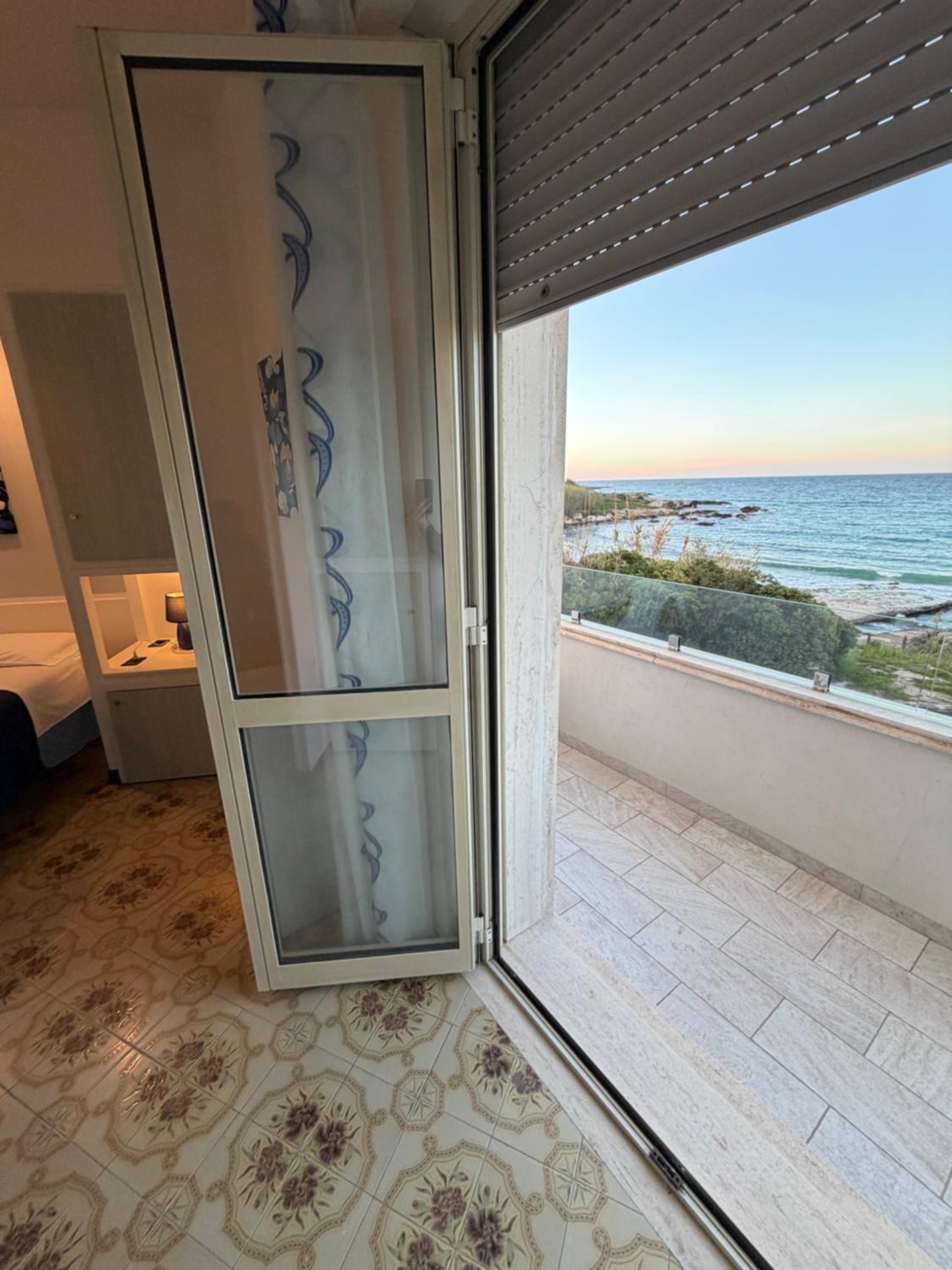 Deluxe Triple Room with Sea View - Photo 5
