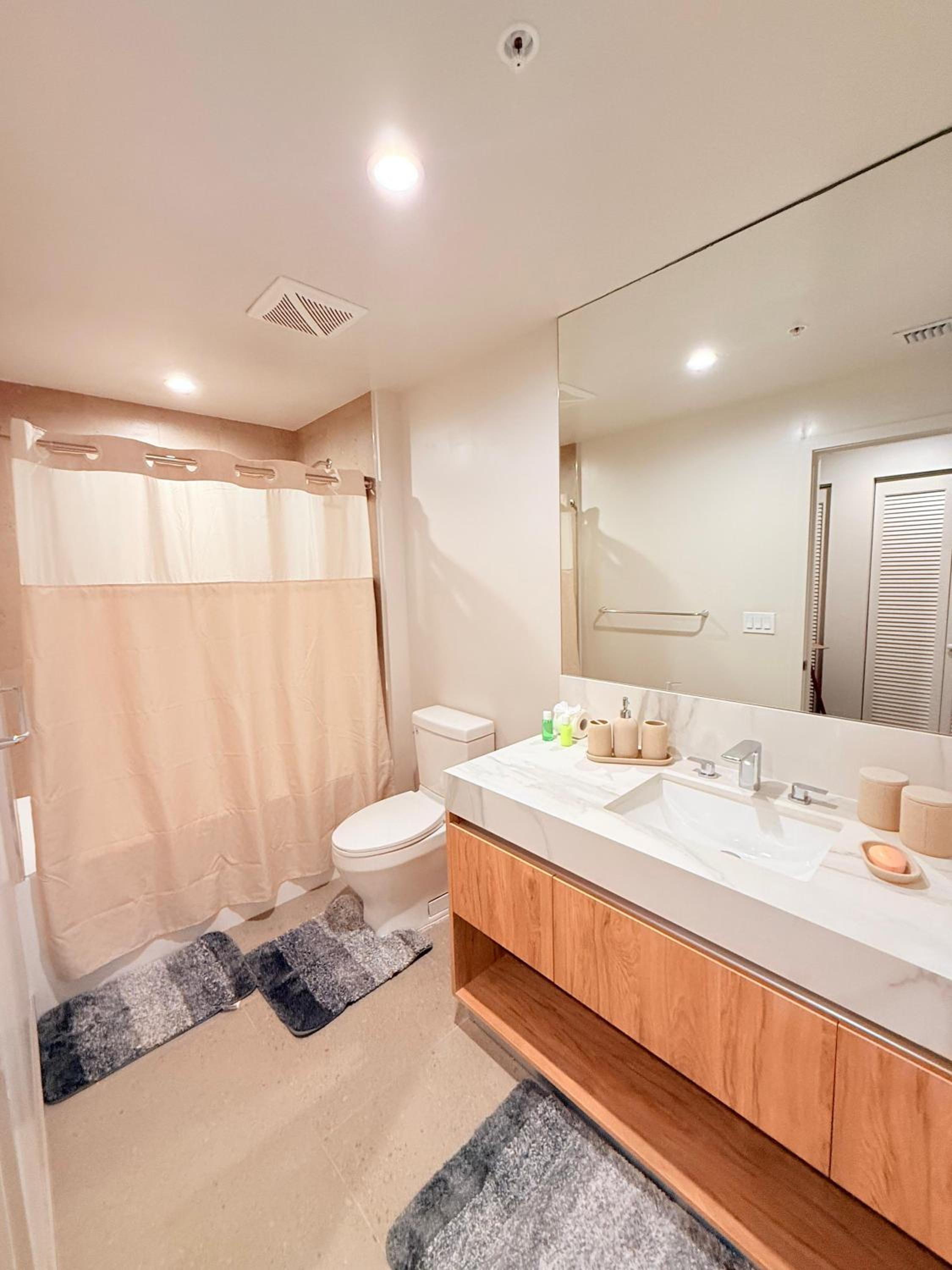 Two-Bedroom Apartment with Balcony photo 2