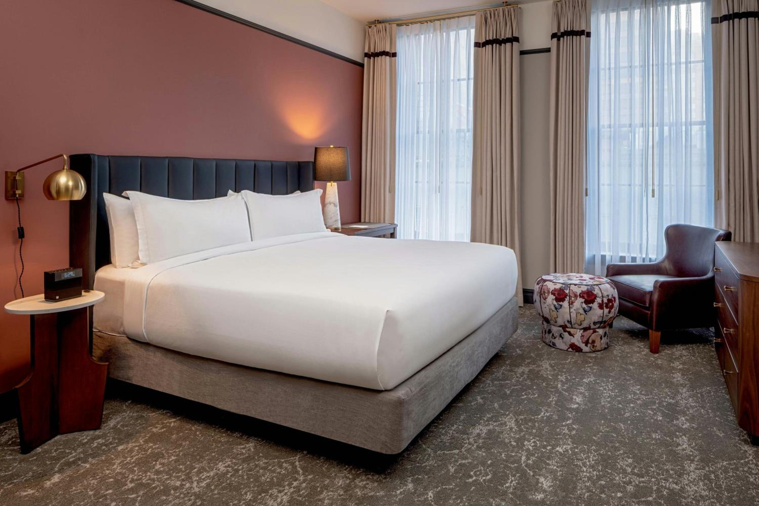 Publisher's Suite King - Photo 2
