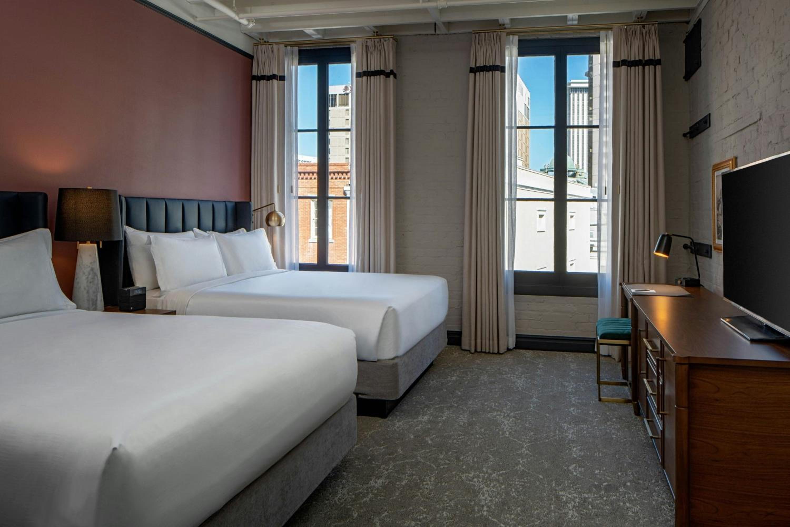 Two Queen Suite, Magazine St View - Photo 2