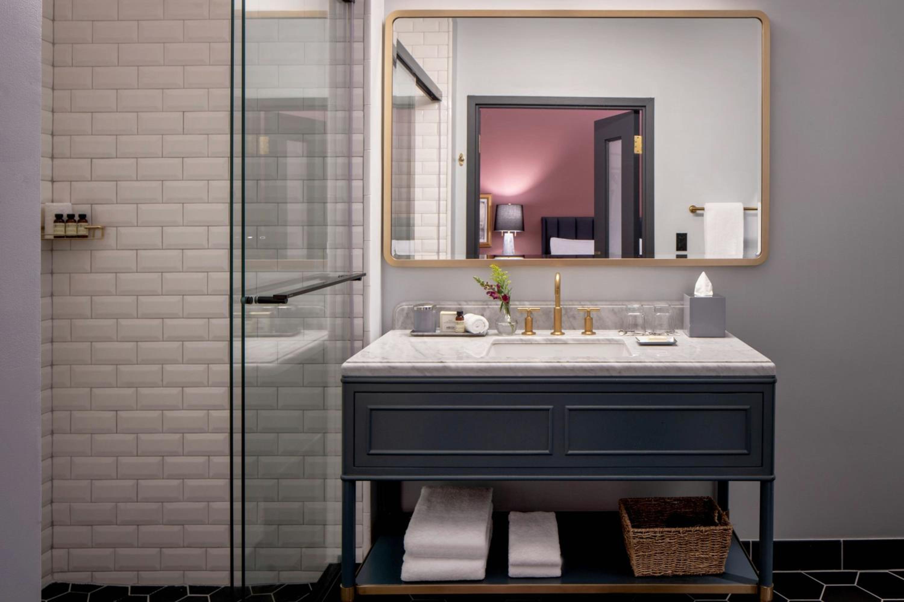 Two Queen Suite, Magazine St View - Photo 4