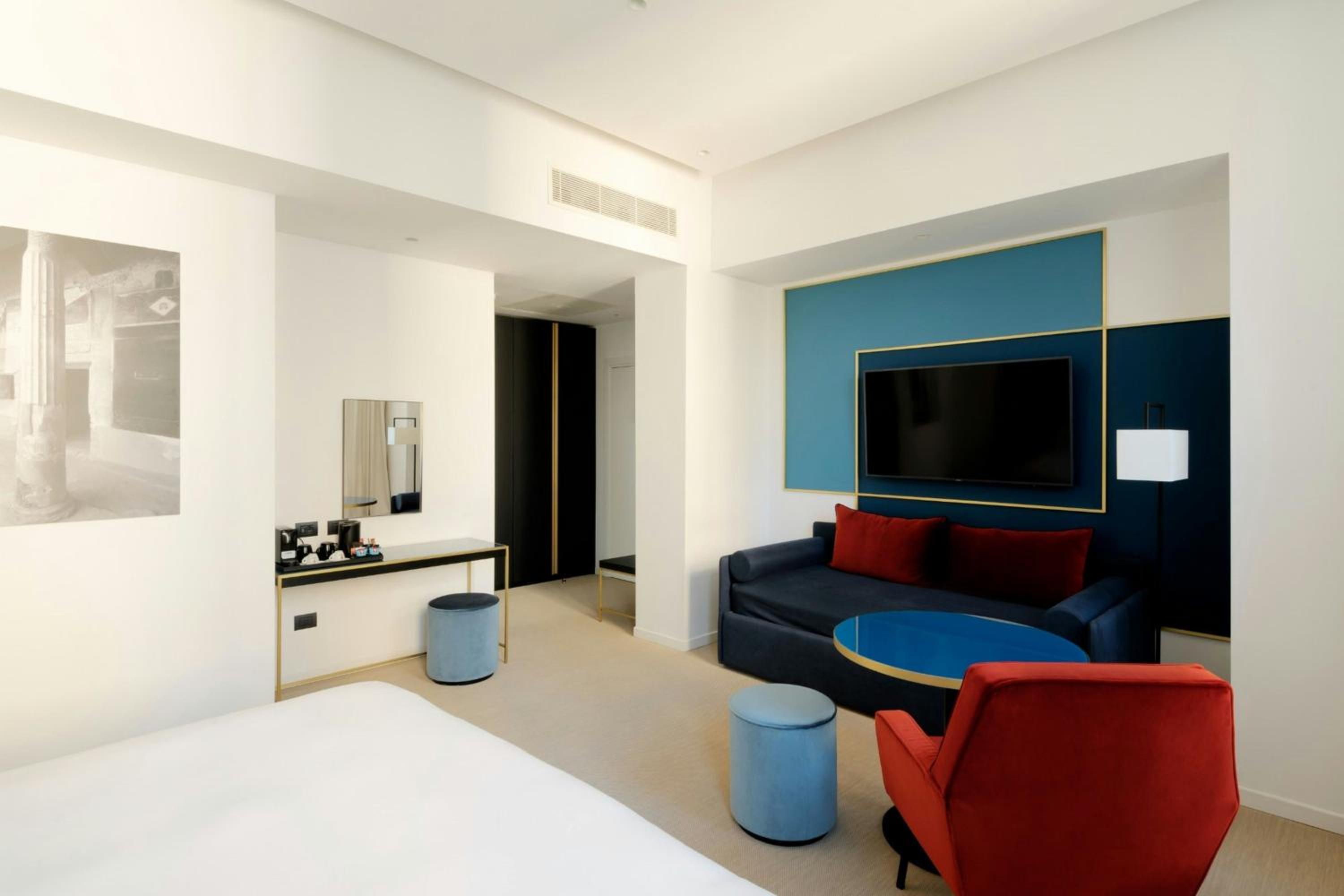 Junior King Suite with Sofa Bed - Photo 1