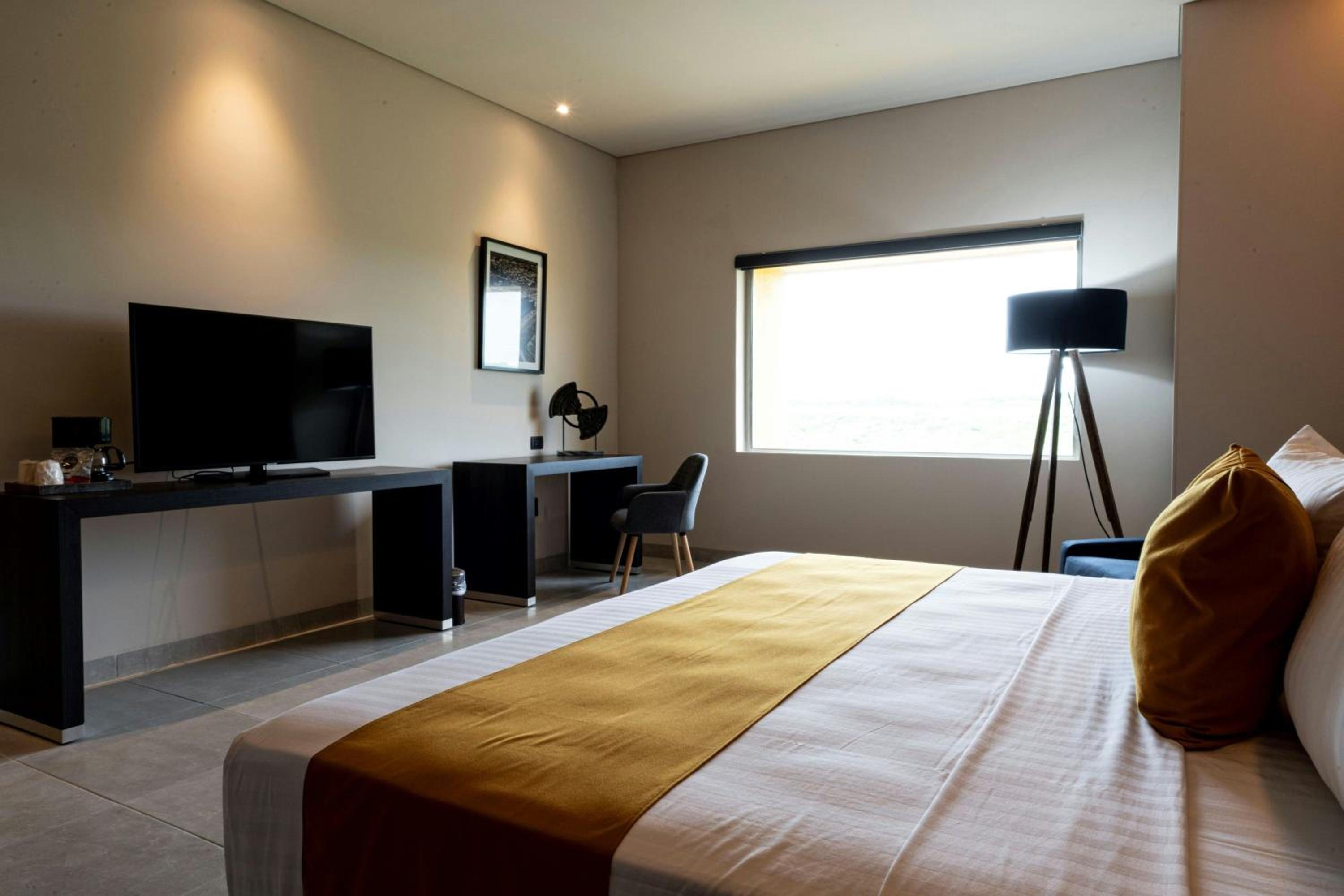 Standard King Room with Mountain View - Photo 2